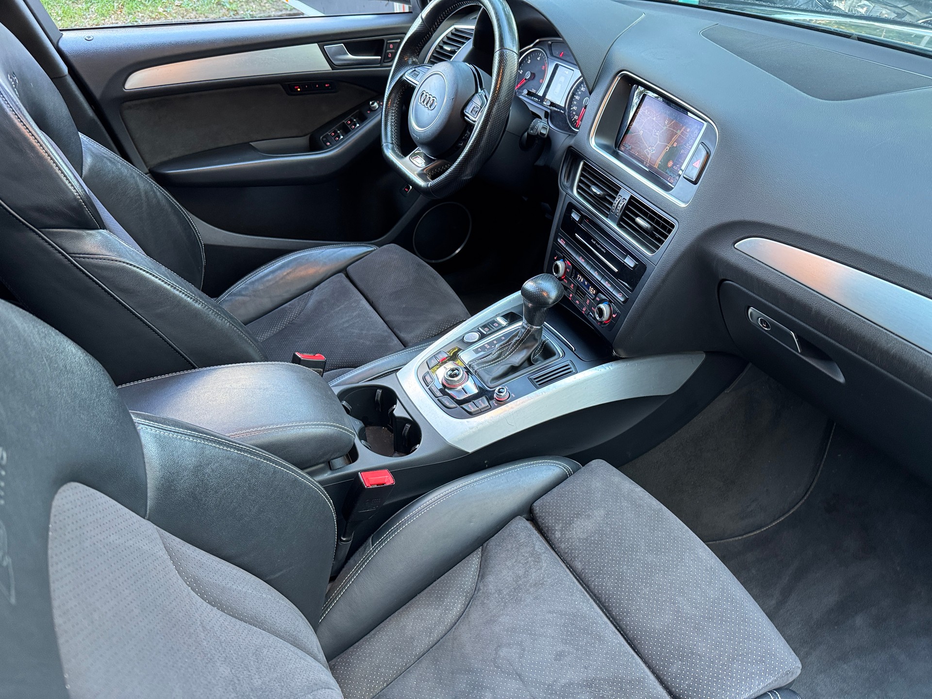 AUDI Q5 2.0 TDI quattro S-tronic-image-3