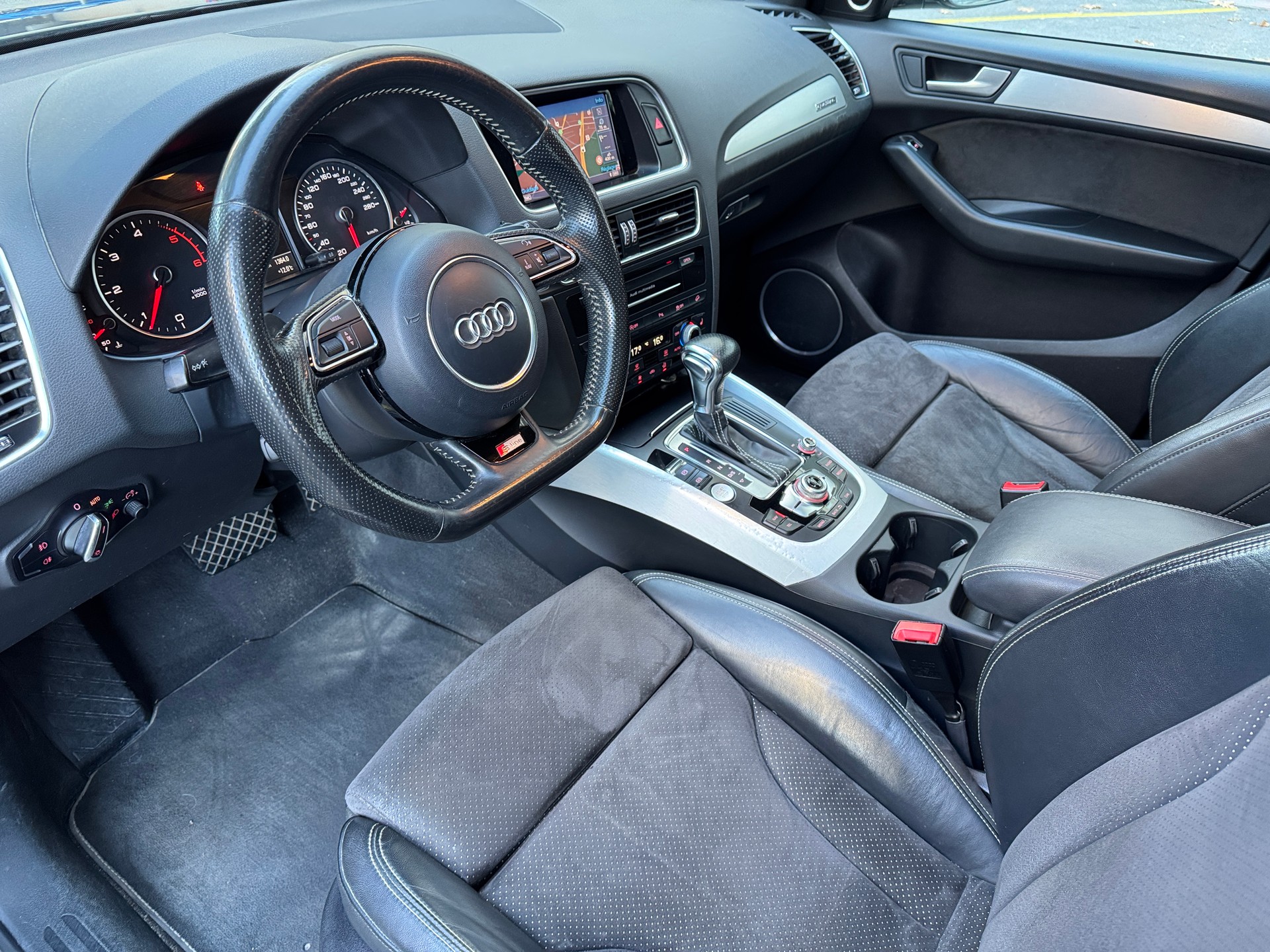AUDI Q5 2.0 TDI quattro S-tronic-image-5