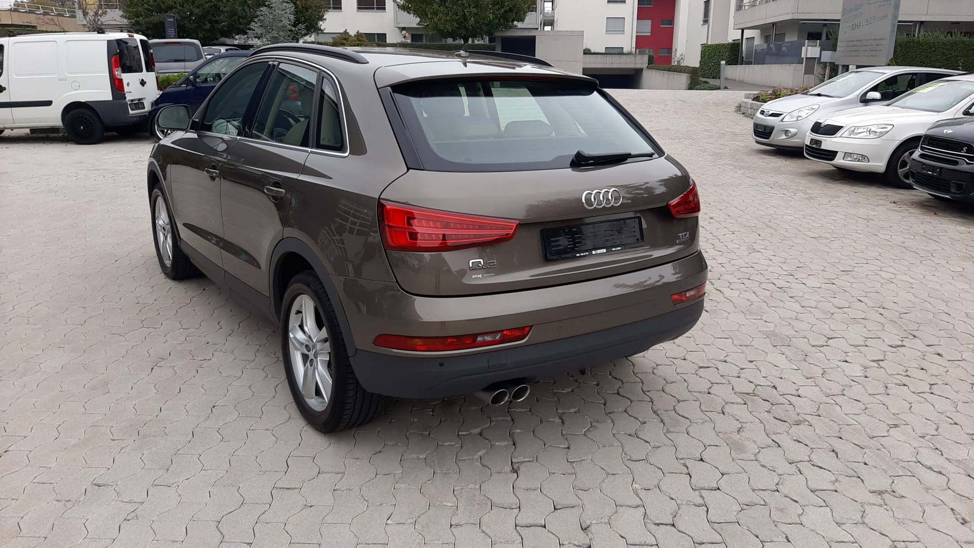 AUDI Q3 2.0 TDI design quattro S-tronic-image-1
