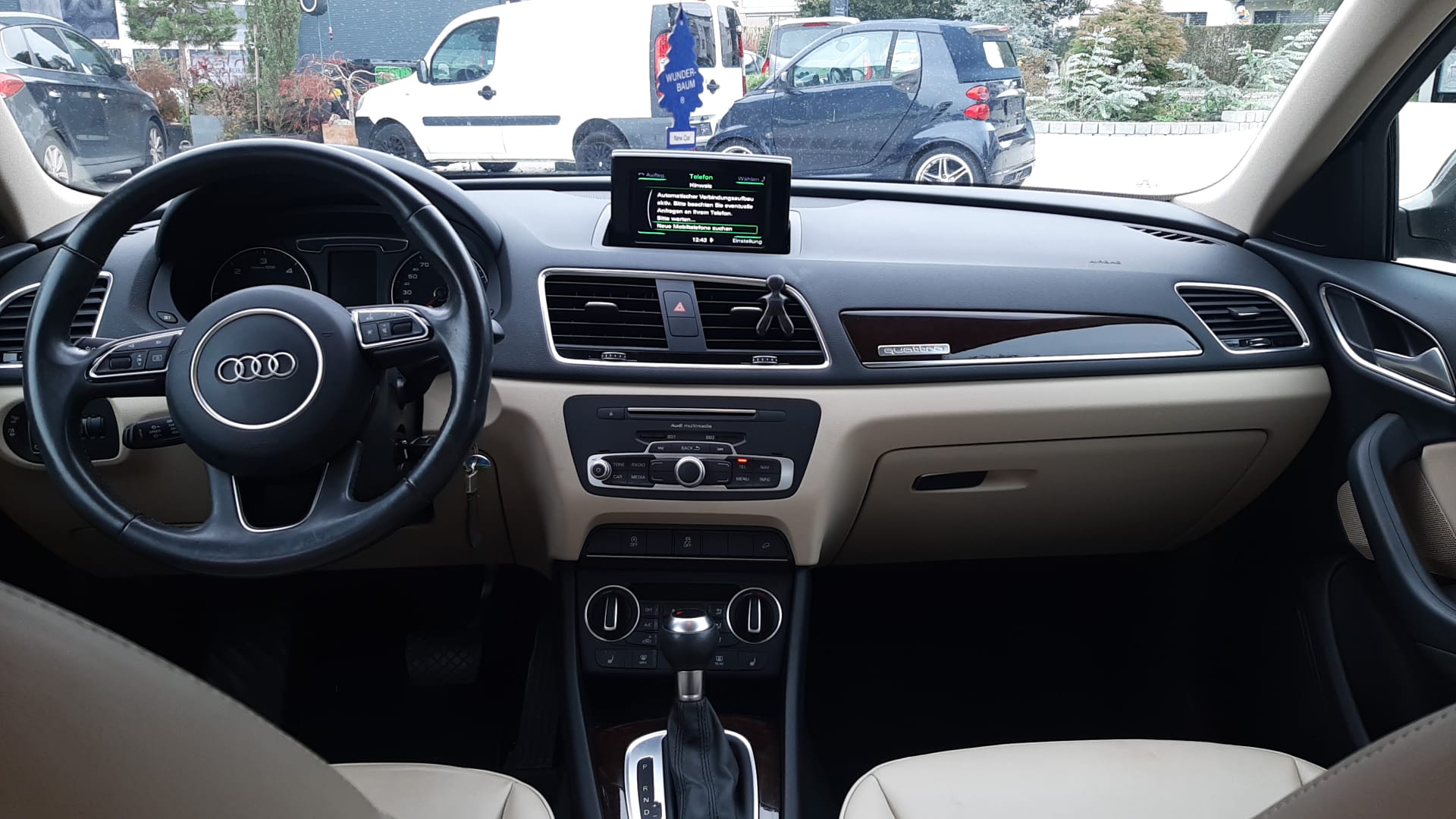 AUDI Q3 2.0 TDI design quattro S-tronic-image-9