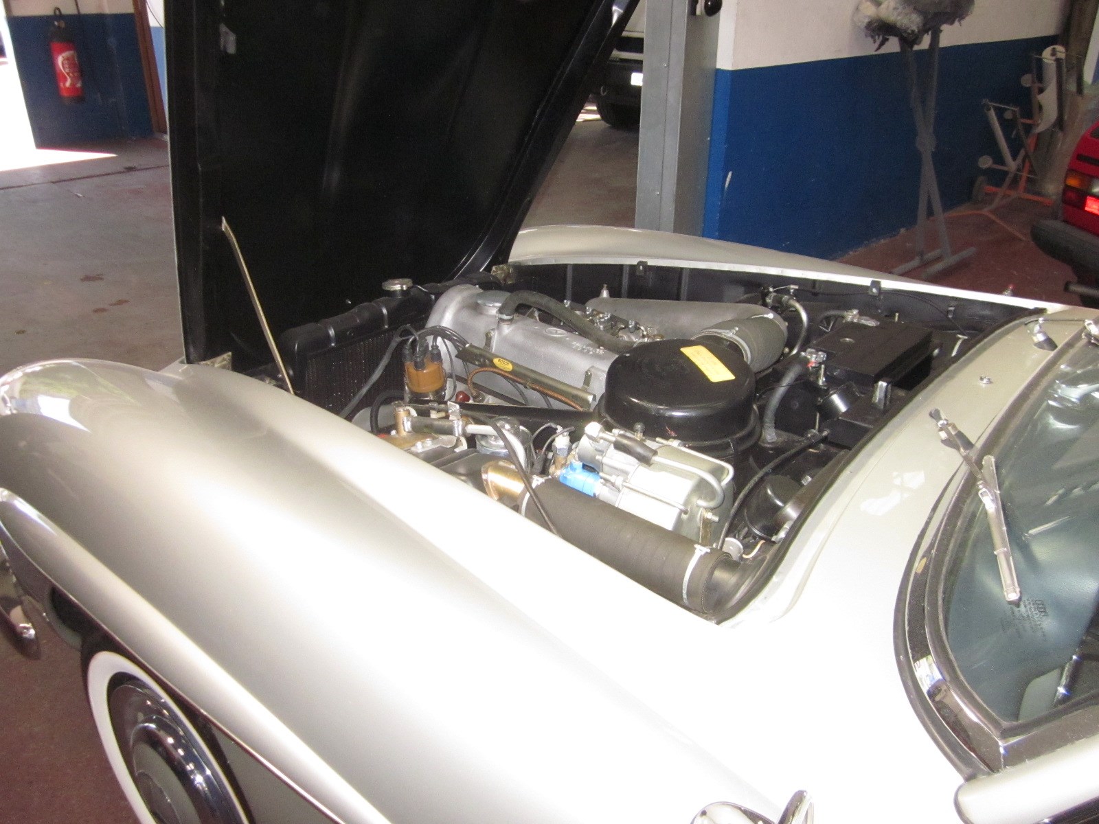 MERCEDES-BENZ 190 SL-image-10