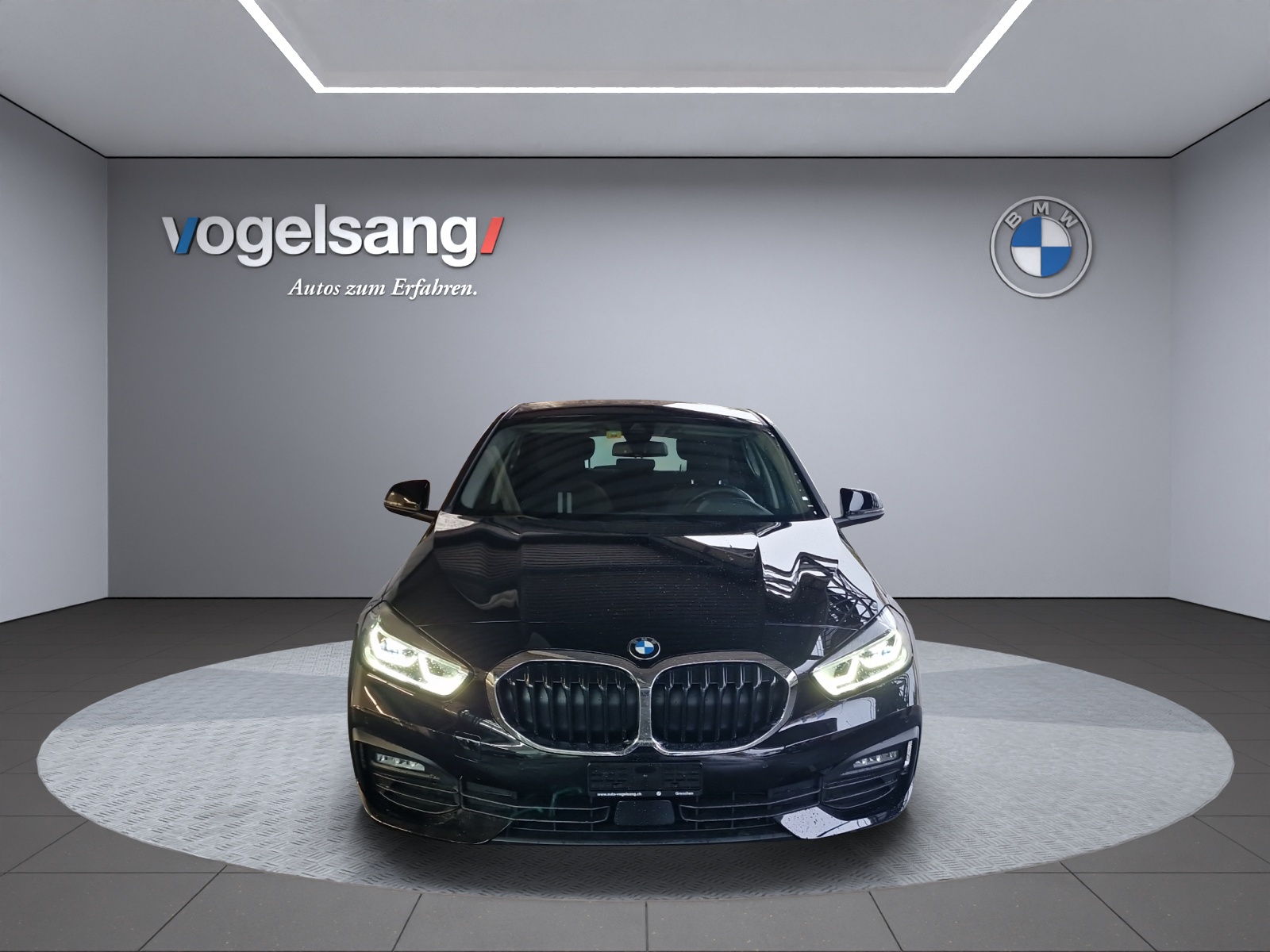BMW 118i Essential Edition Steptronic-image-1