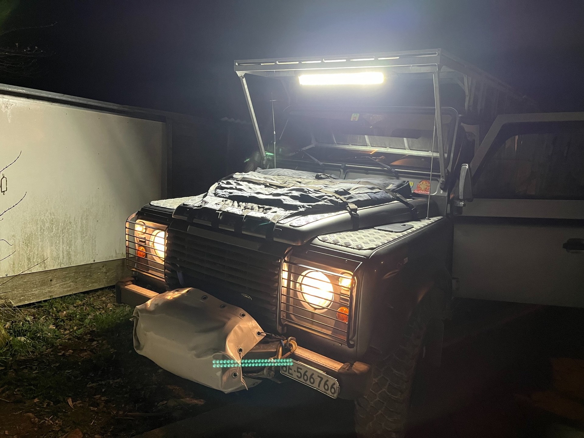 LAND ROVER Defender 130 2.4 Td4 DCPU-image-4