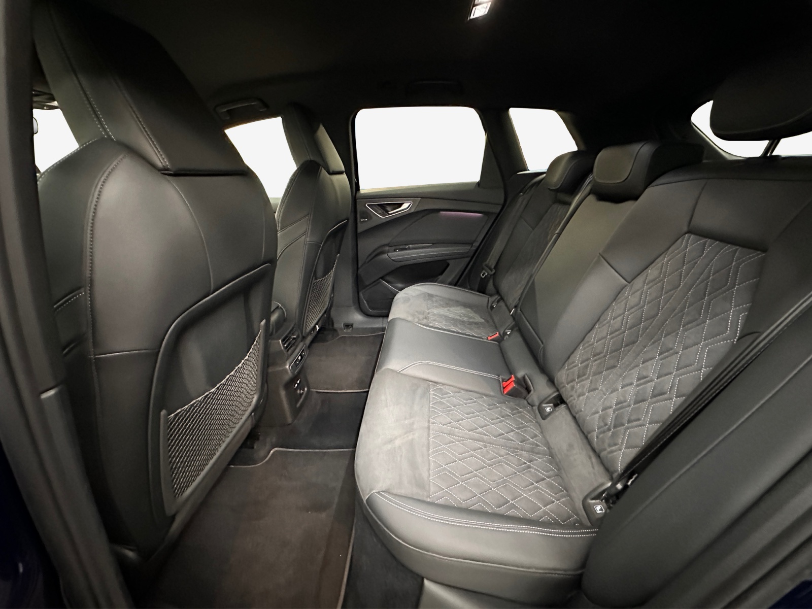 AUDI Q4 e-tron 50 quattro-image-9