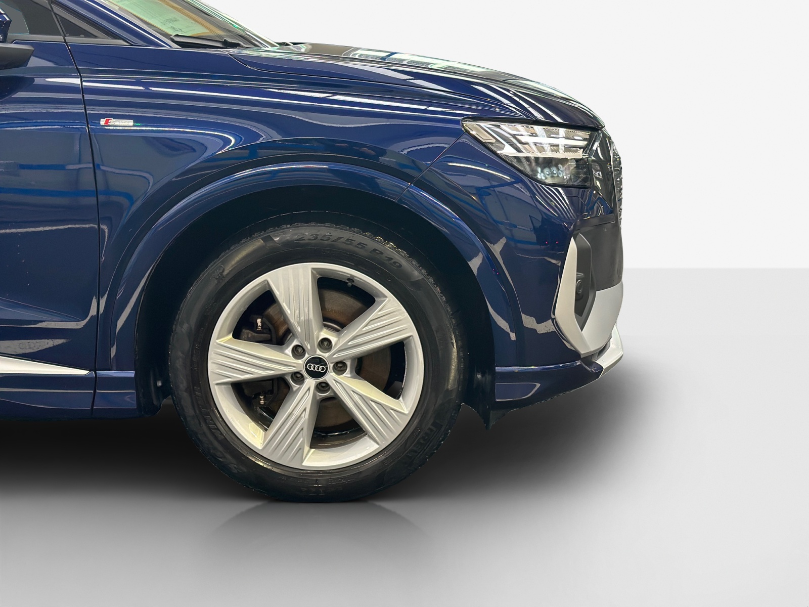 AUDI Q4 e-tron 50 quattro-image-12