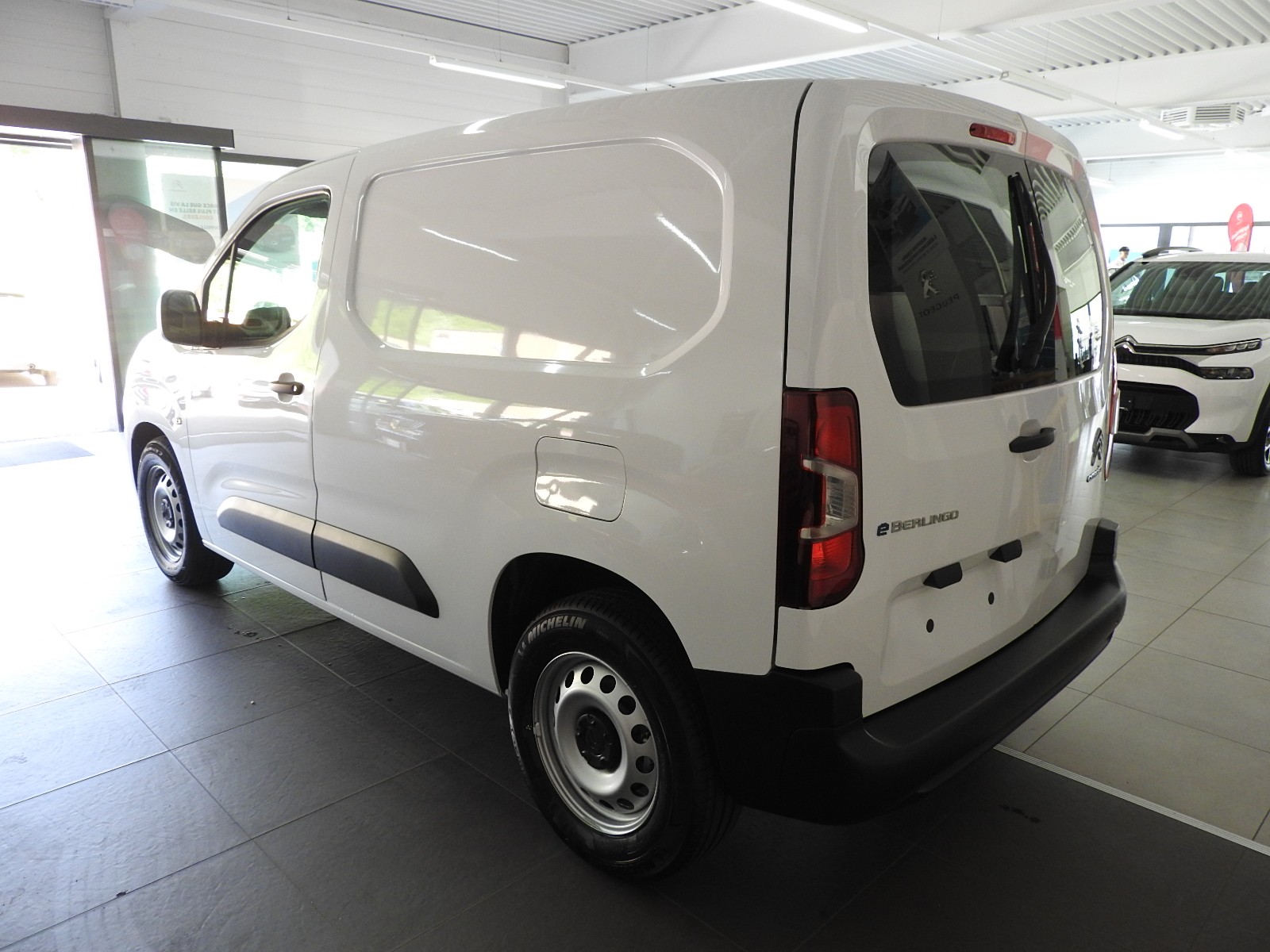 CITROEN e-Berlingo Van Swiss Edition-image-2