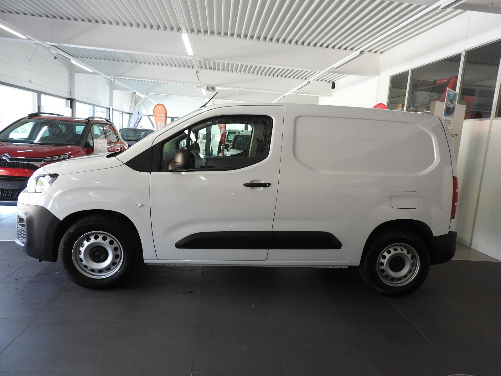 CITROEN e-Berlingo Van Swiss Edition-image-1