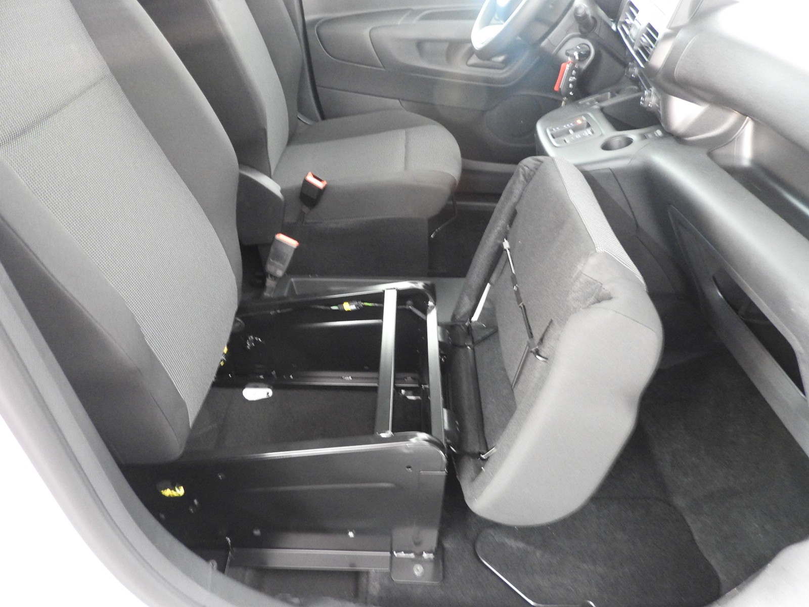 CITROEN e-Berlingo Van Swiss Edition-image-4
