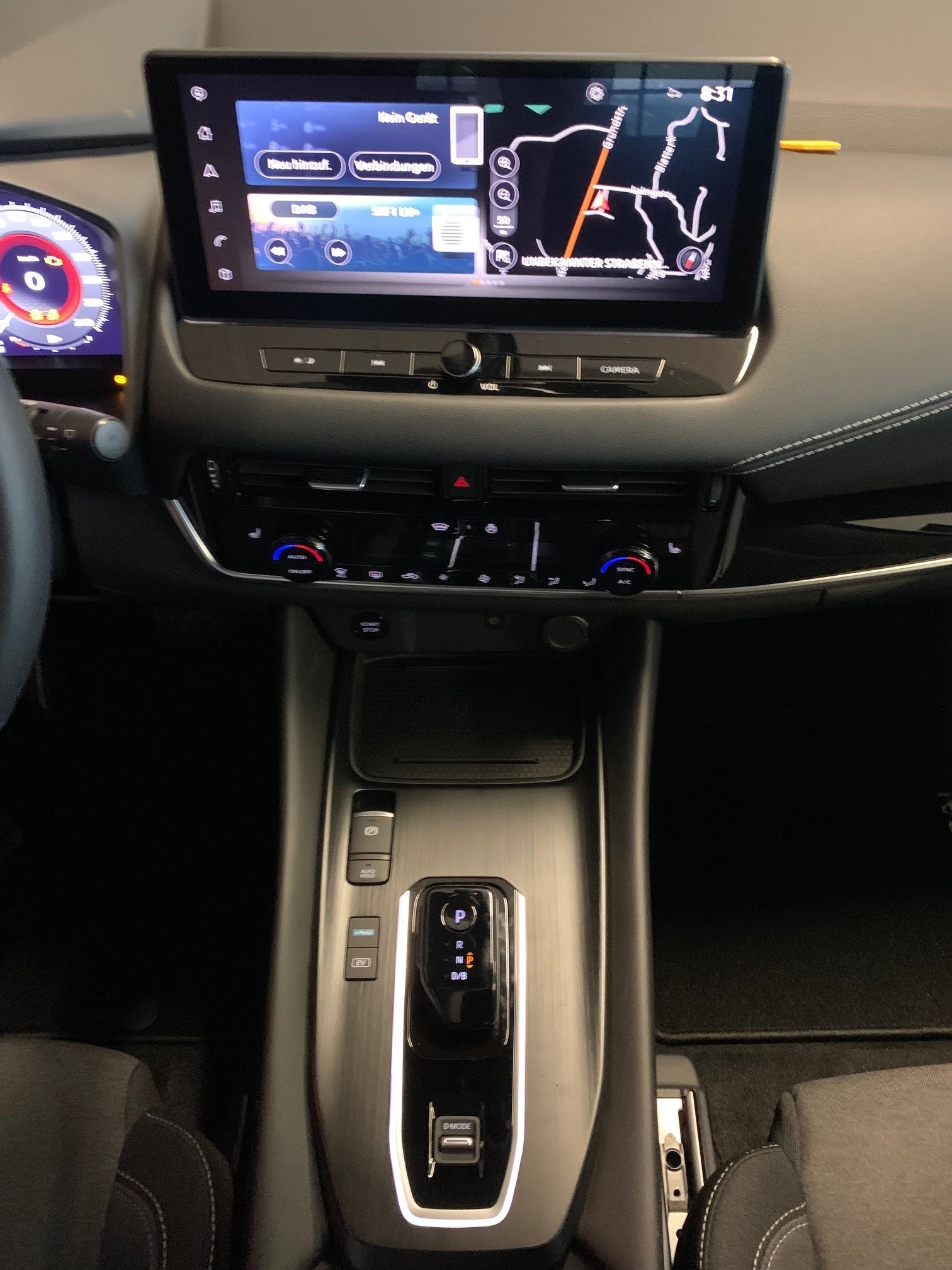 NISSAN Qashqai 1.5 VC-T Business Edition-image-9