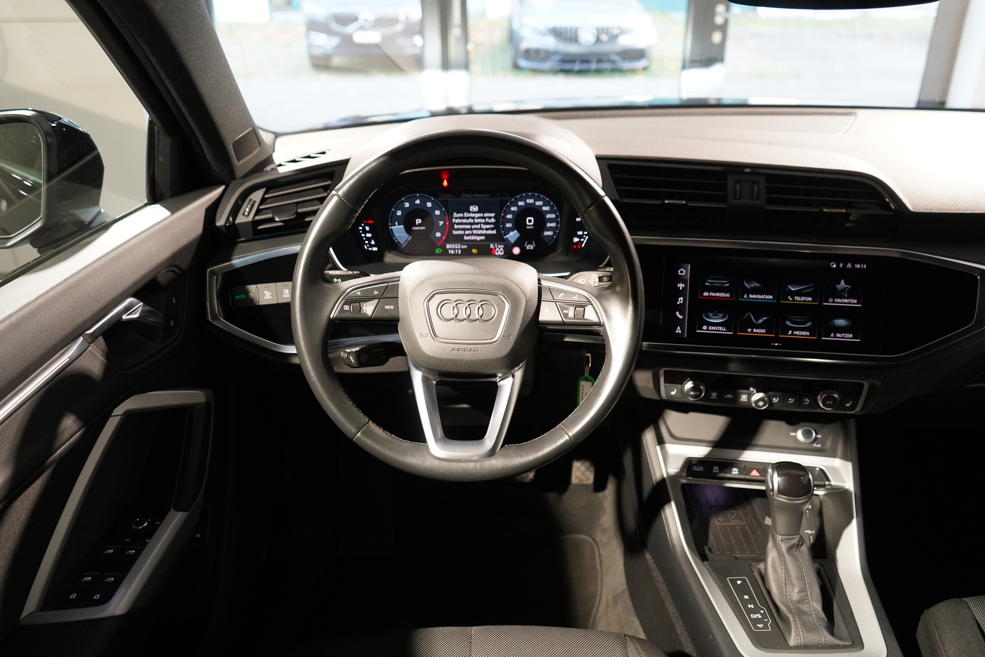 AUDI Q3 SB 35 TFSI S line Attraction-image-7