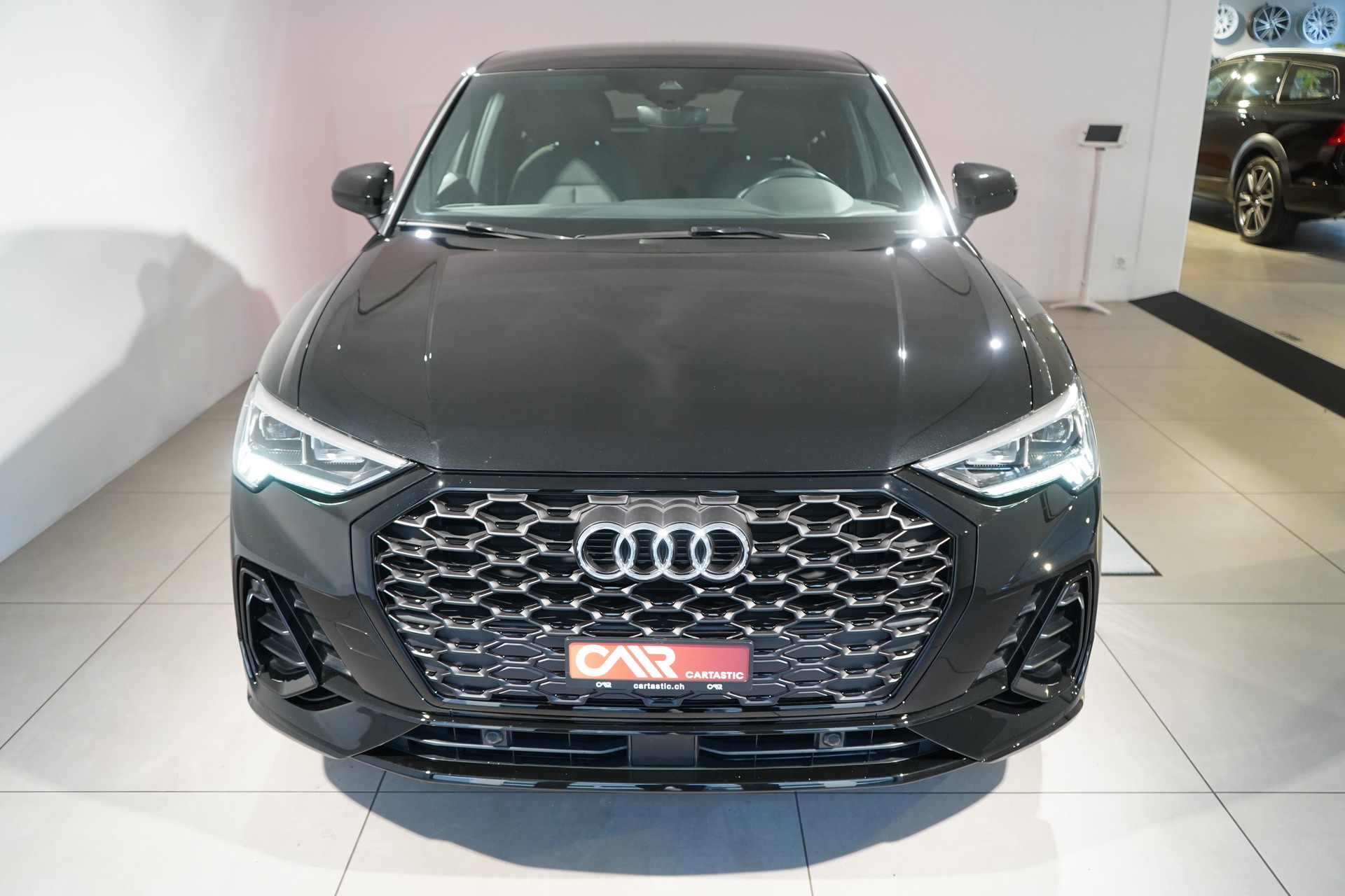 AUDI Q3 SB 35 TFSI S line Attraction-image-1