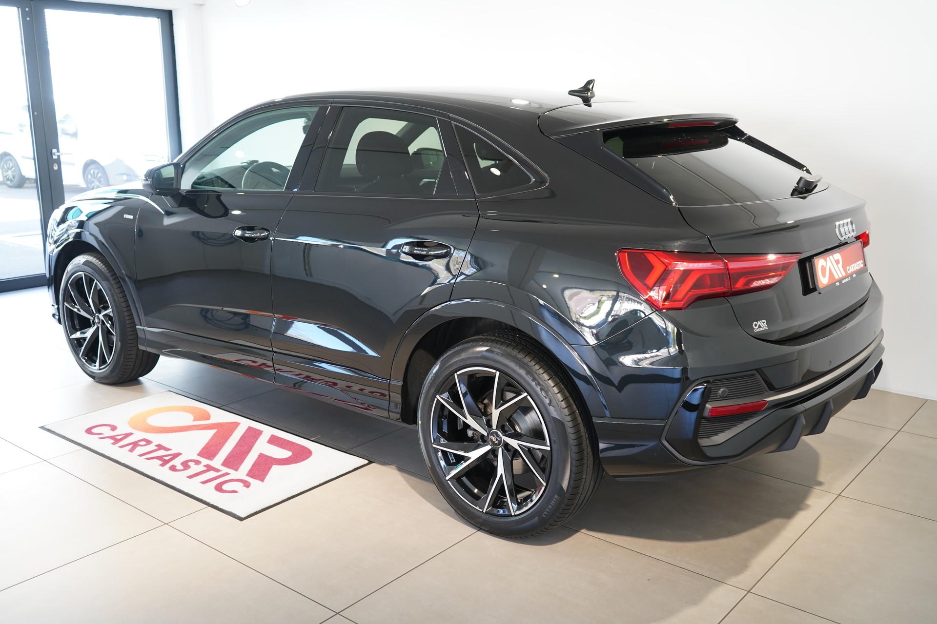 AUDI Q3 SB 35 TFSI S line Attraction-image-2