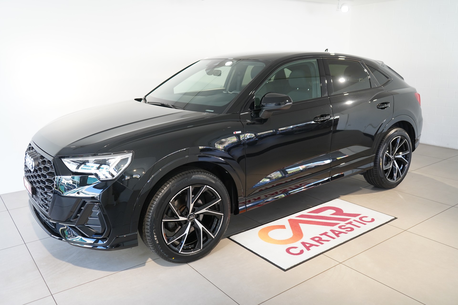 AUDI Q3 SB 35 TFSI S line Attraction-image-0