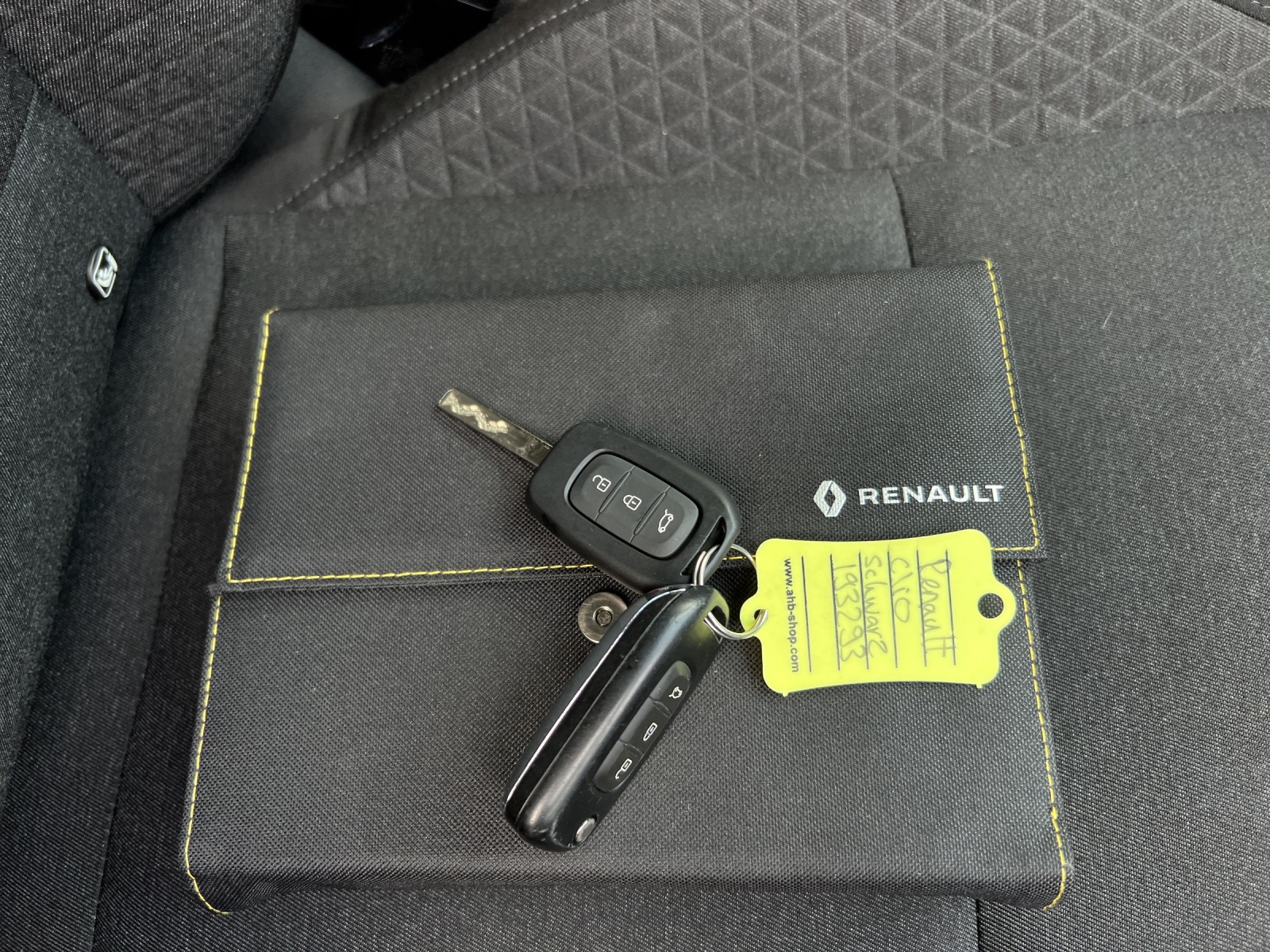 RENAULT Clio 1.0 Zen-image-24