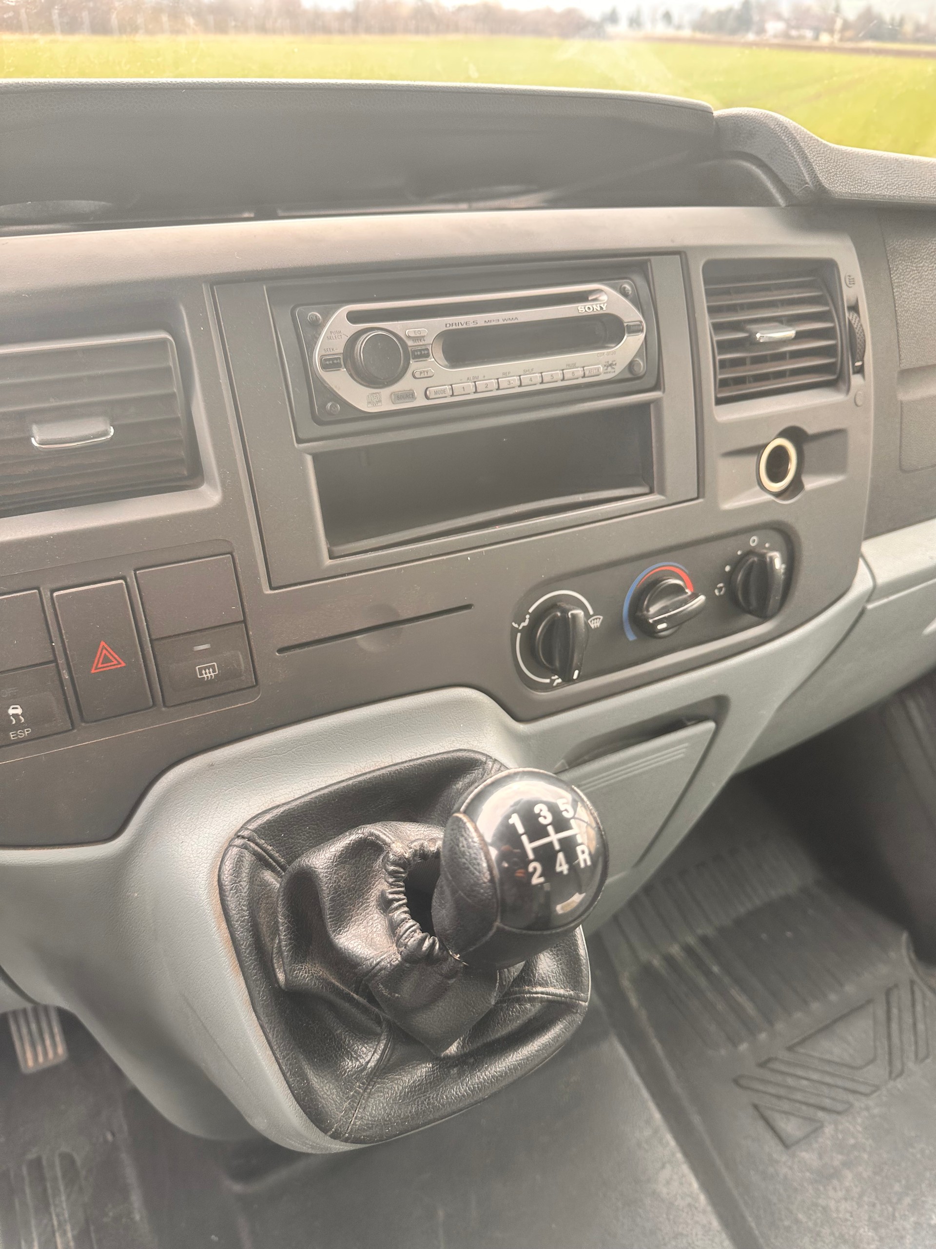 FORD Transit 300 S-image-12