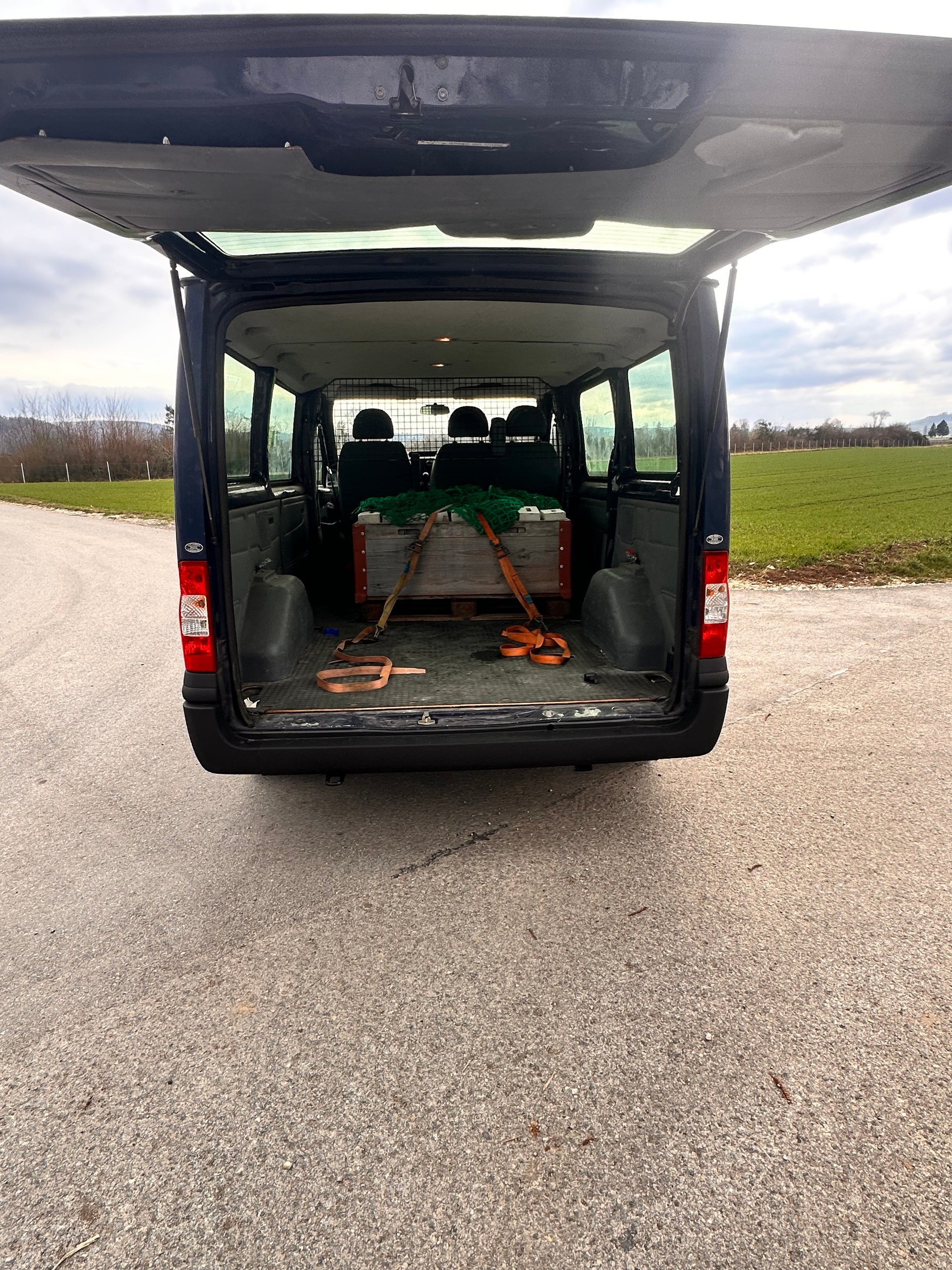 FORD Transit 300 S-image-8