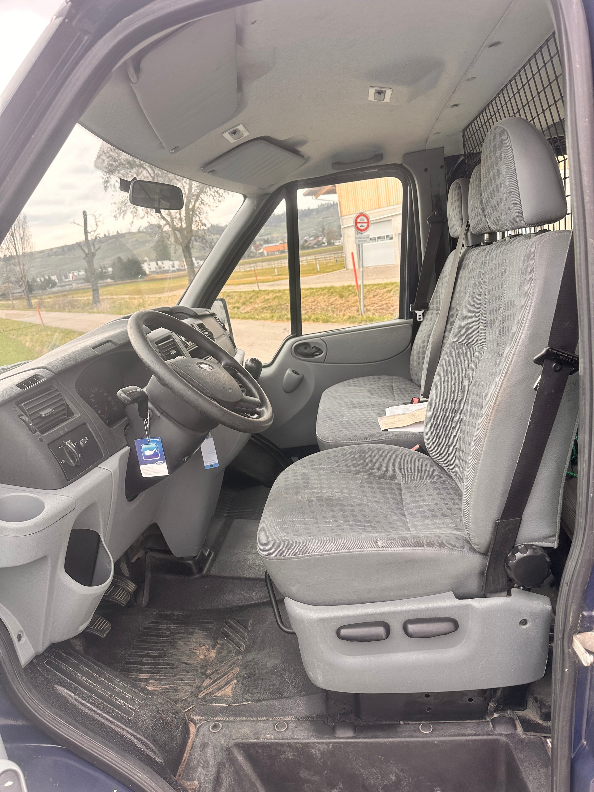 FORD Transit 300 S-image-13