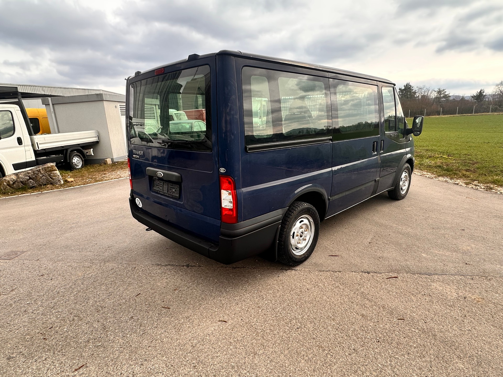 FORD Transit 300 S-image-5
