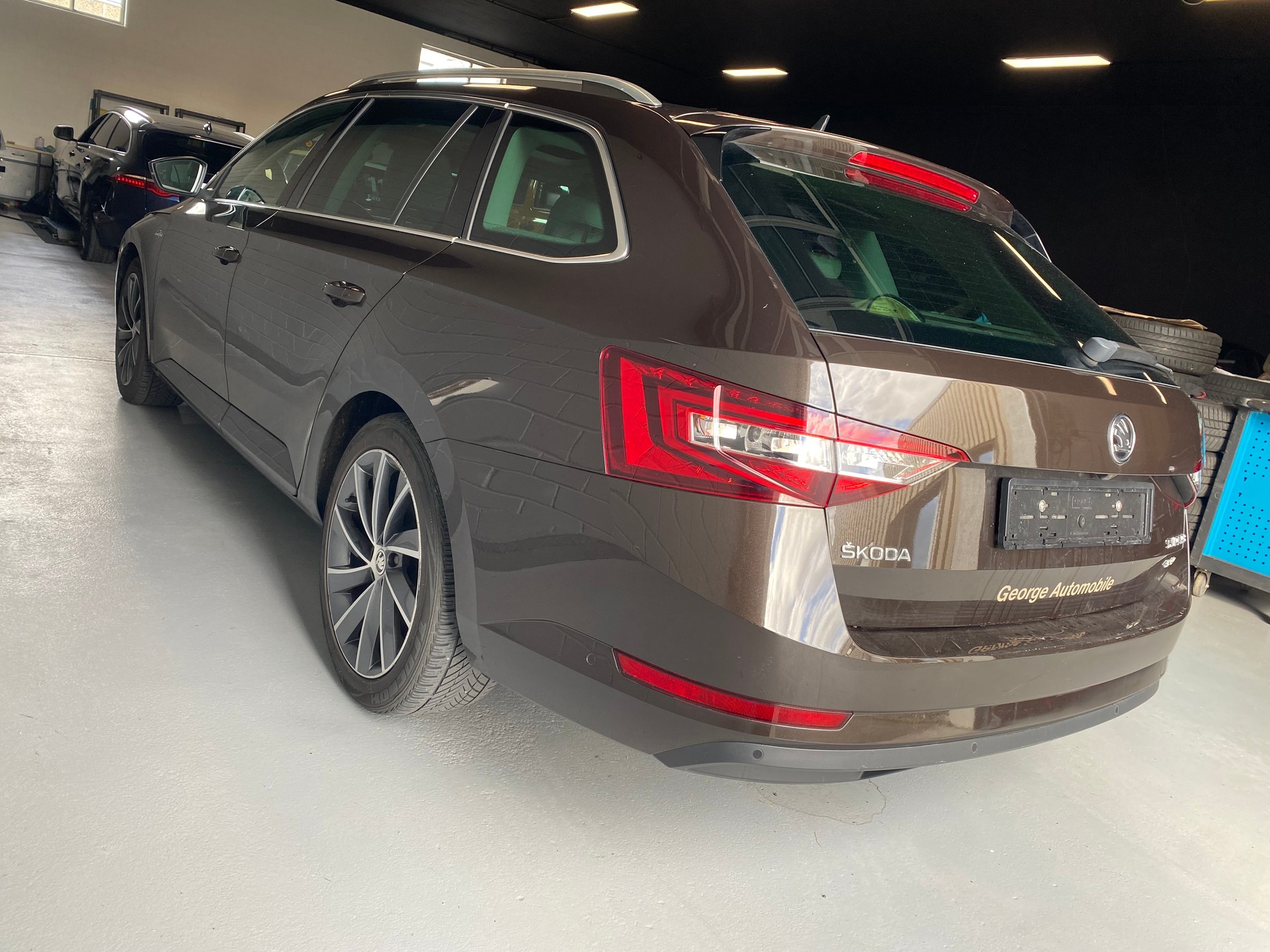 SKODA Superb Combi 2.0 TDi L&K 4x4 DSG-image-6