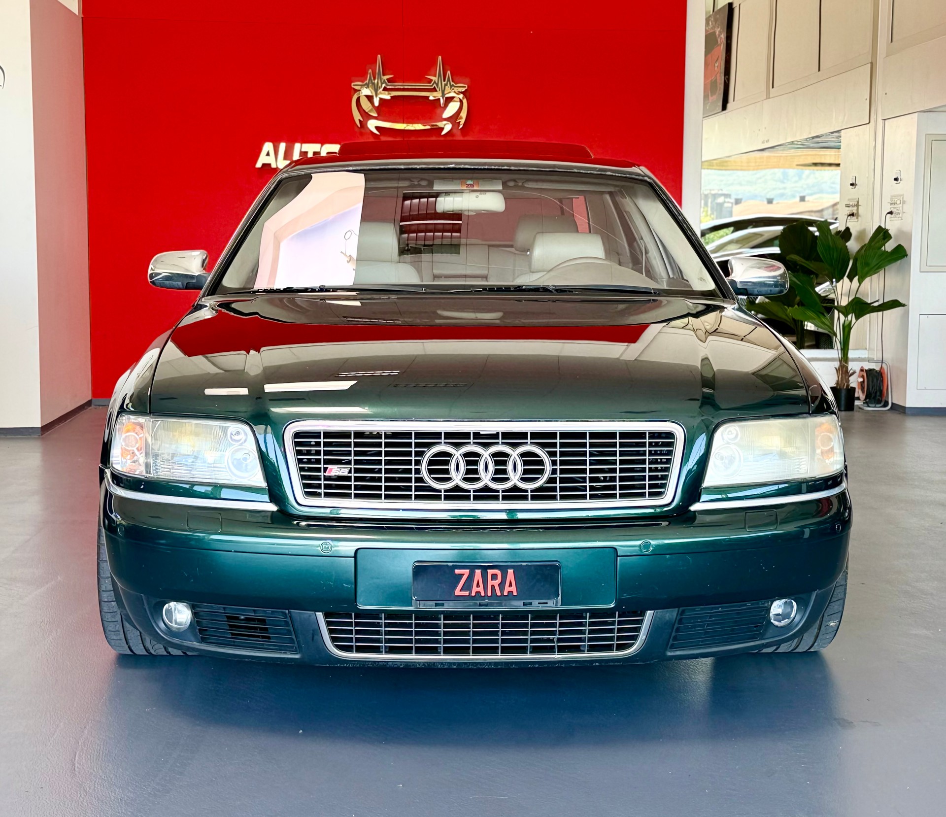 AUDI S8 4.2 quattro-image-4