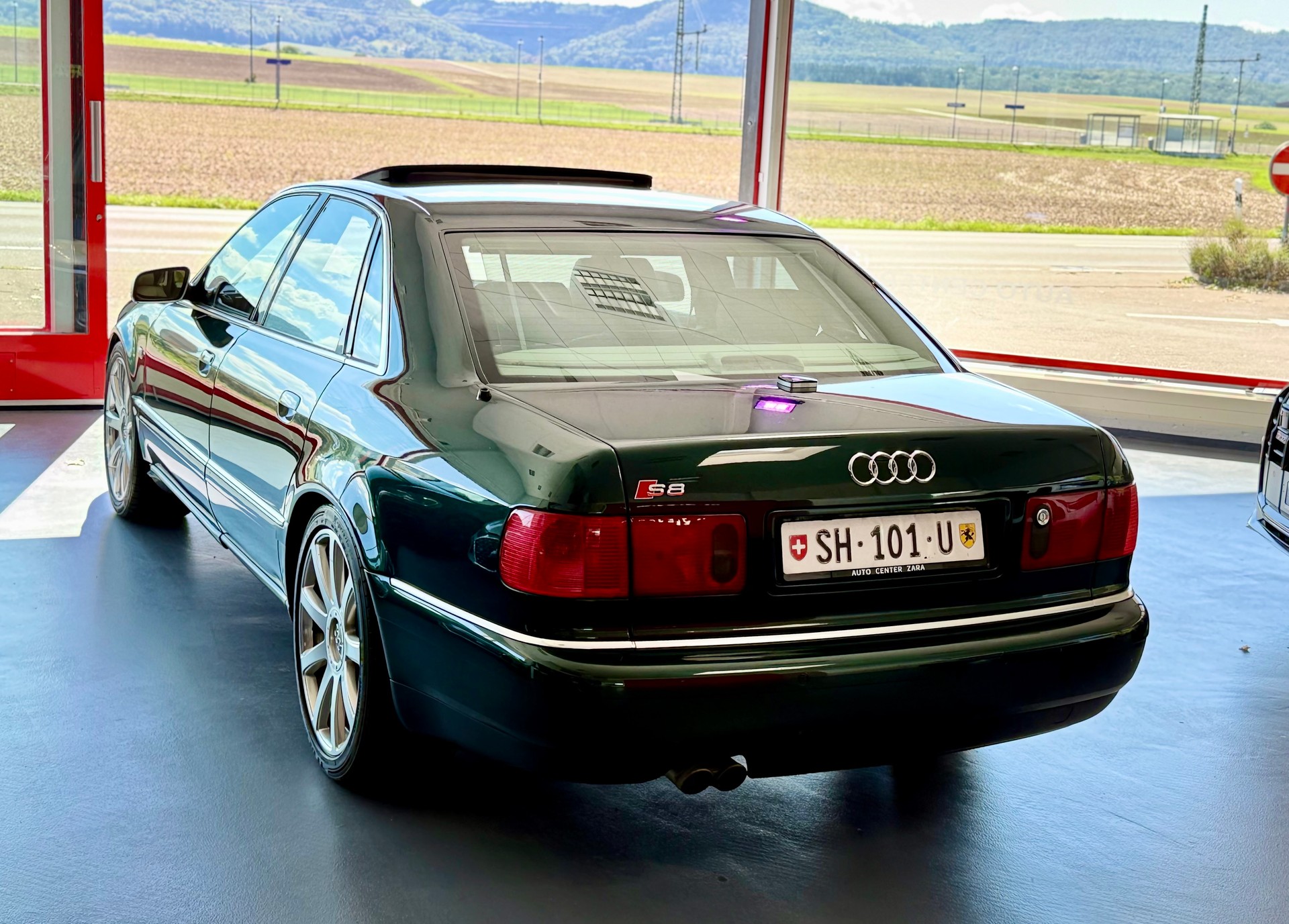 AUDI S8 4.2 quattro-image-8