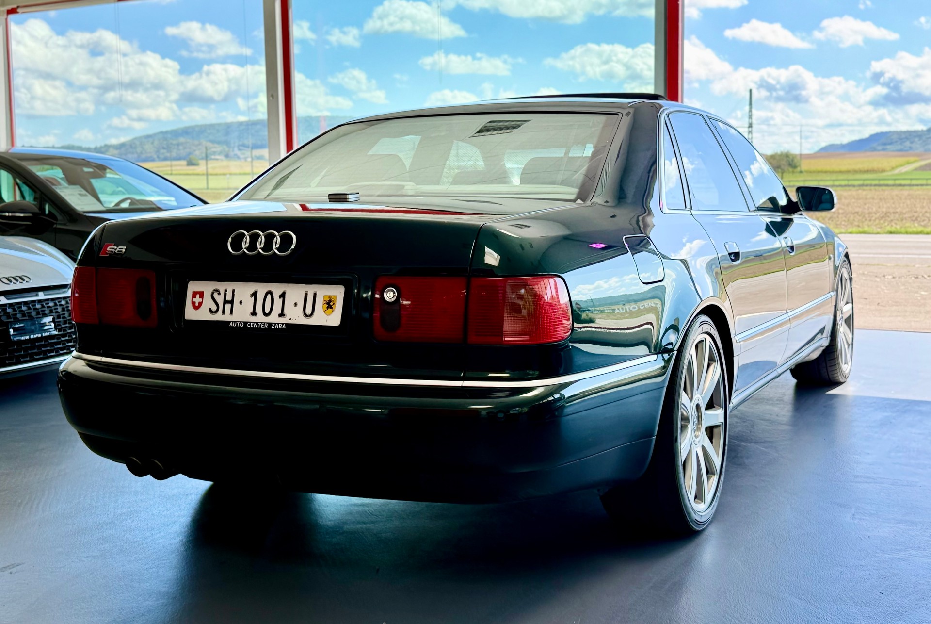 AUDI S8 4.2 quattro-image-13