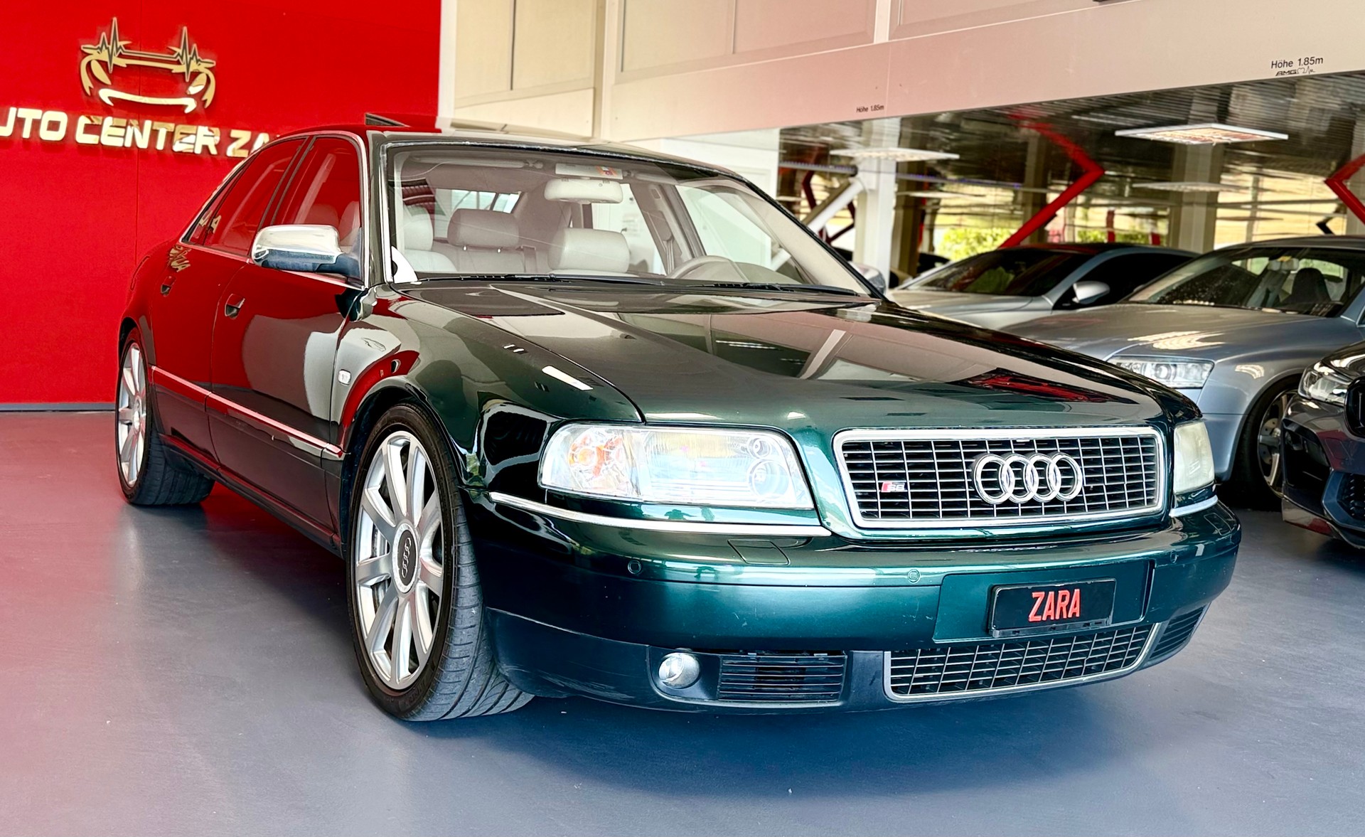 AUDI S8 4.2 quattro-showroom-element-2