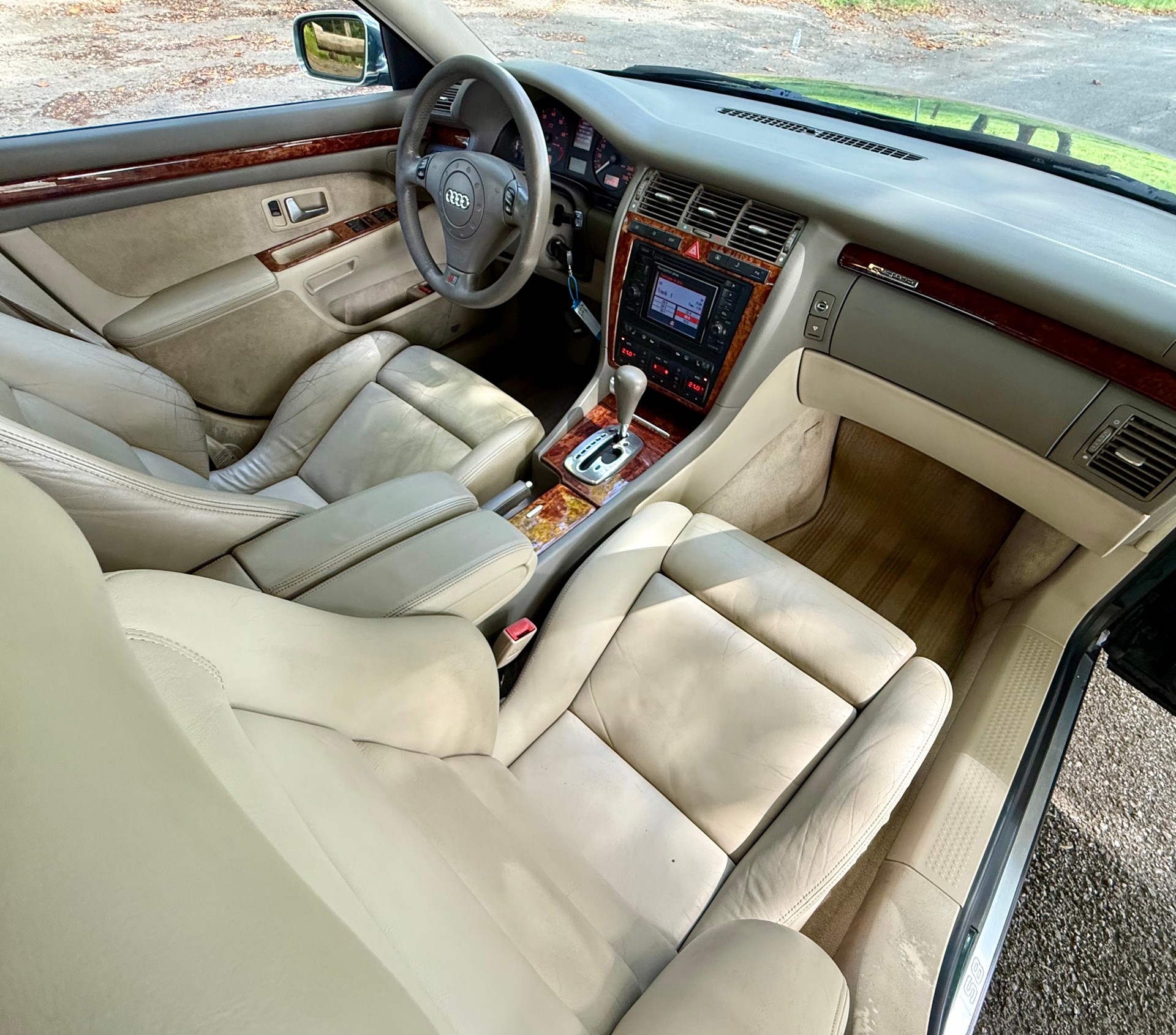 AUDI S8 4.2 quattro-image-24