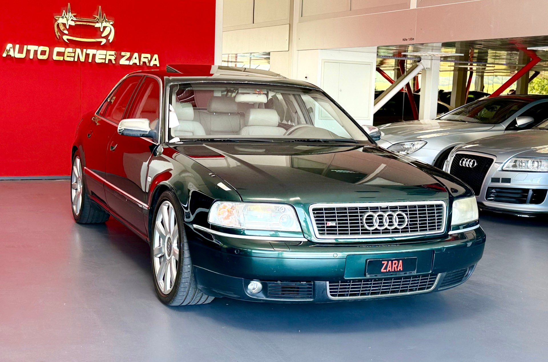 AUDI S8 4.2 quattro-showroom-element-1