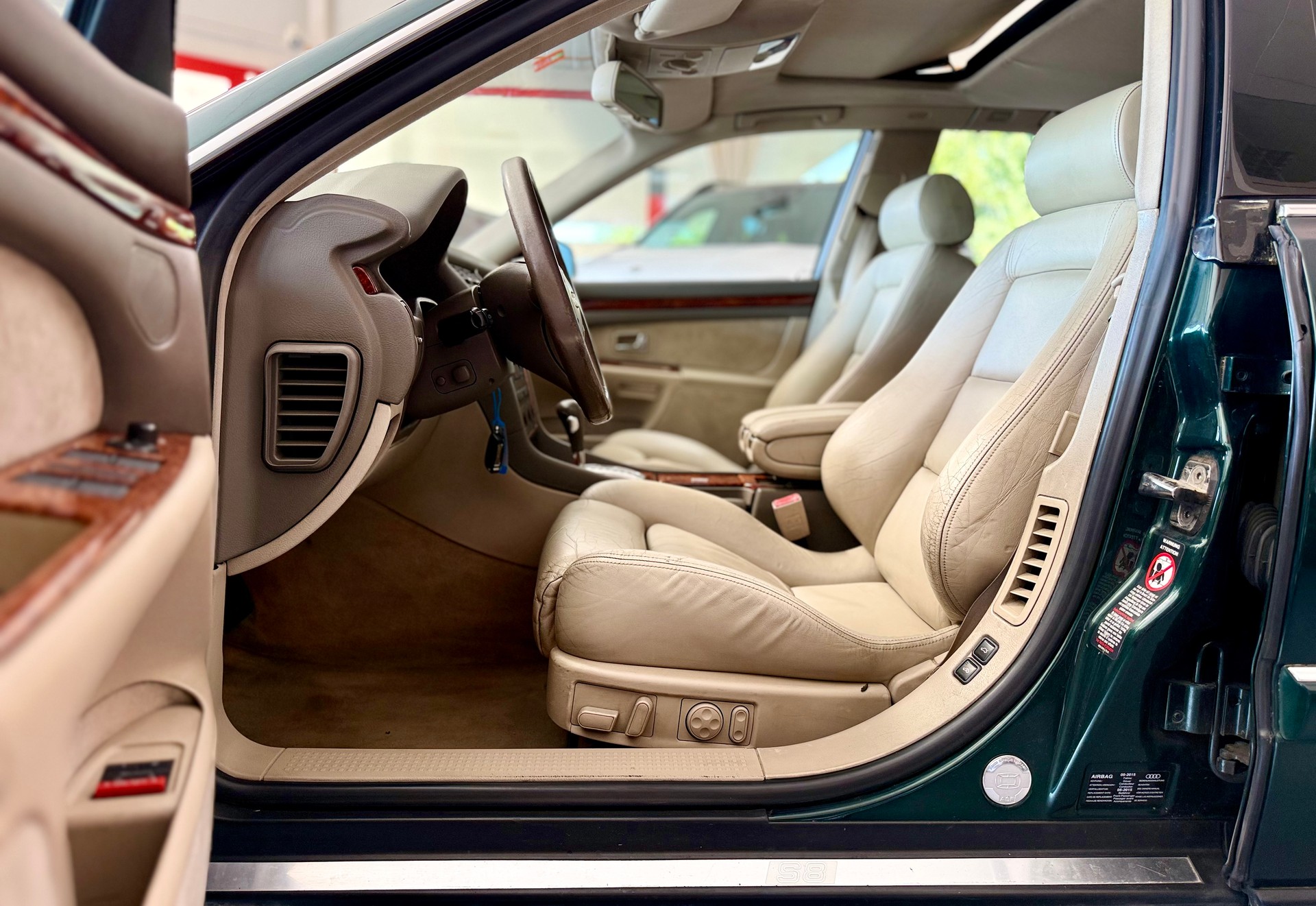 AUDI S8 4.2 quattro-image-16