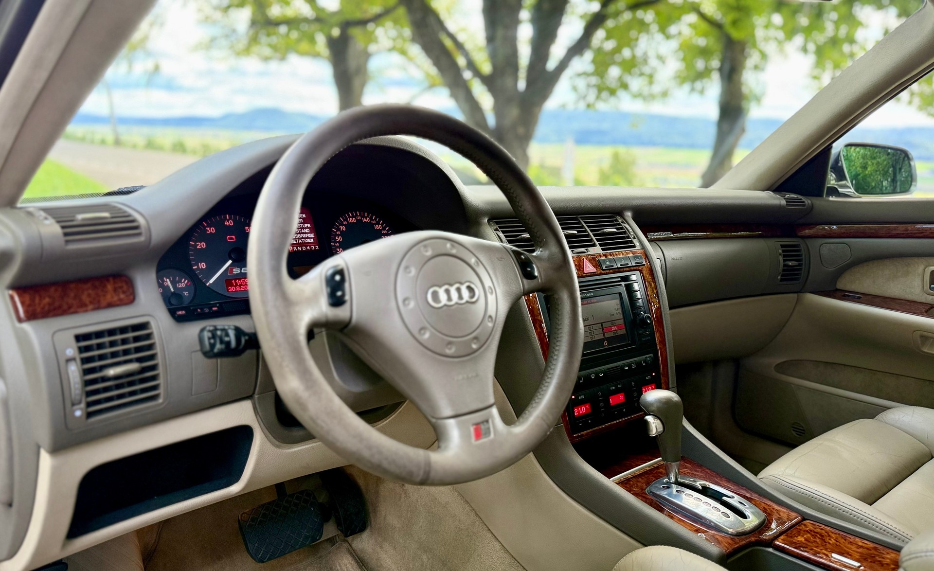 AUDI S8 4.2 quattro-image-22
