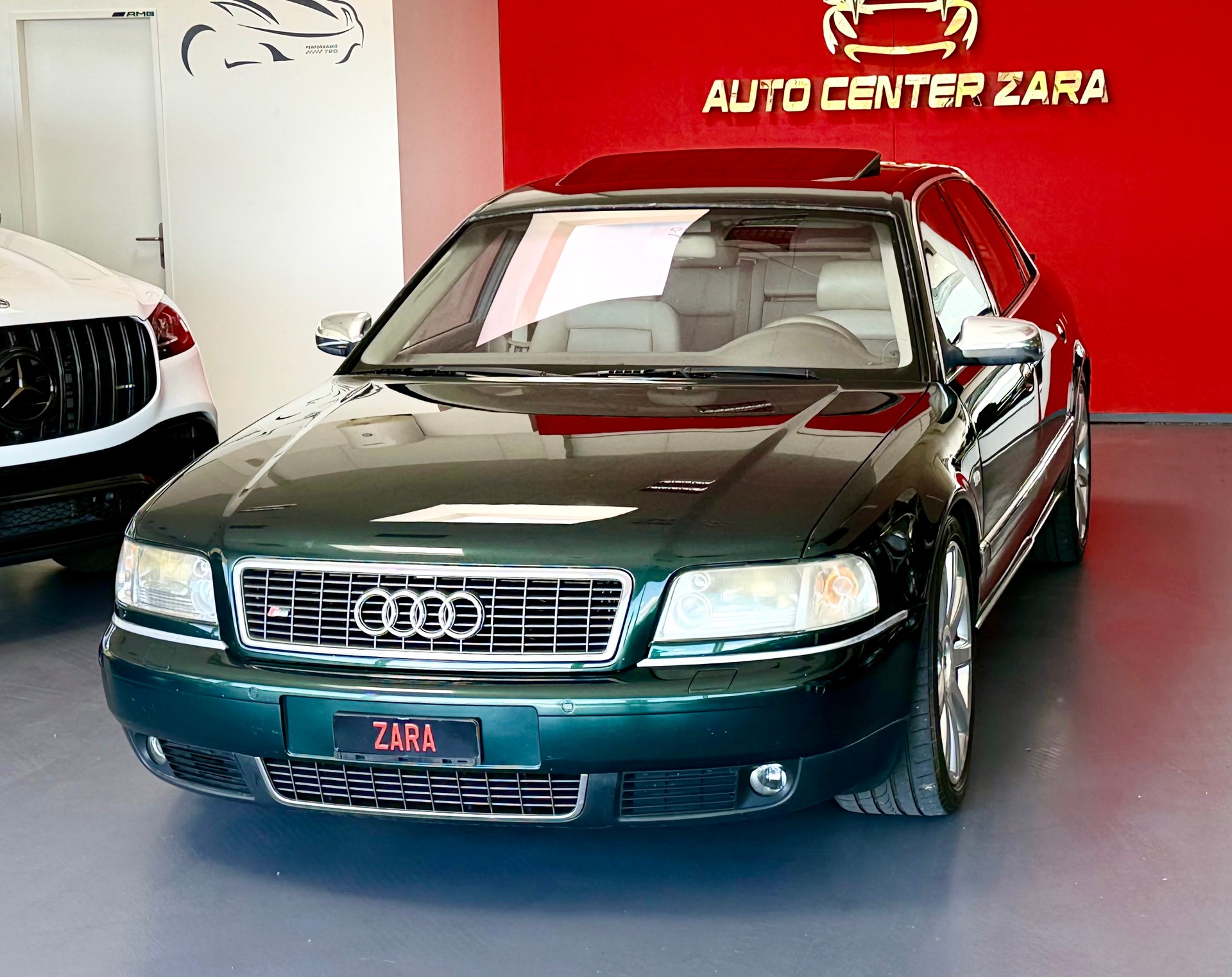 AUDI S8 4.2 quattro-image-5