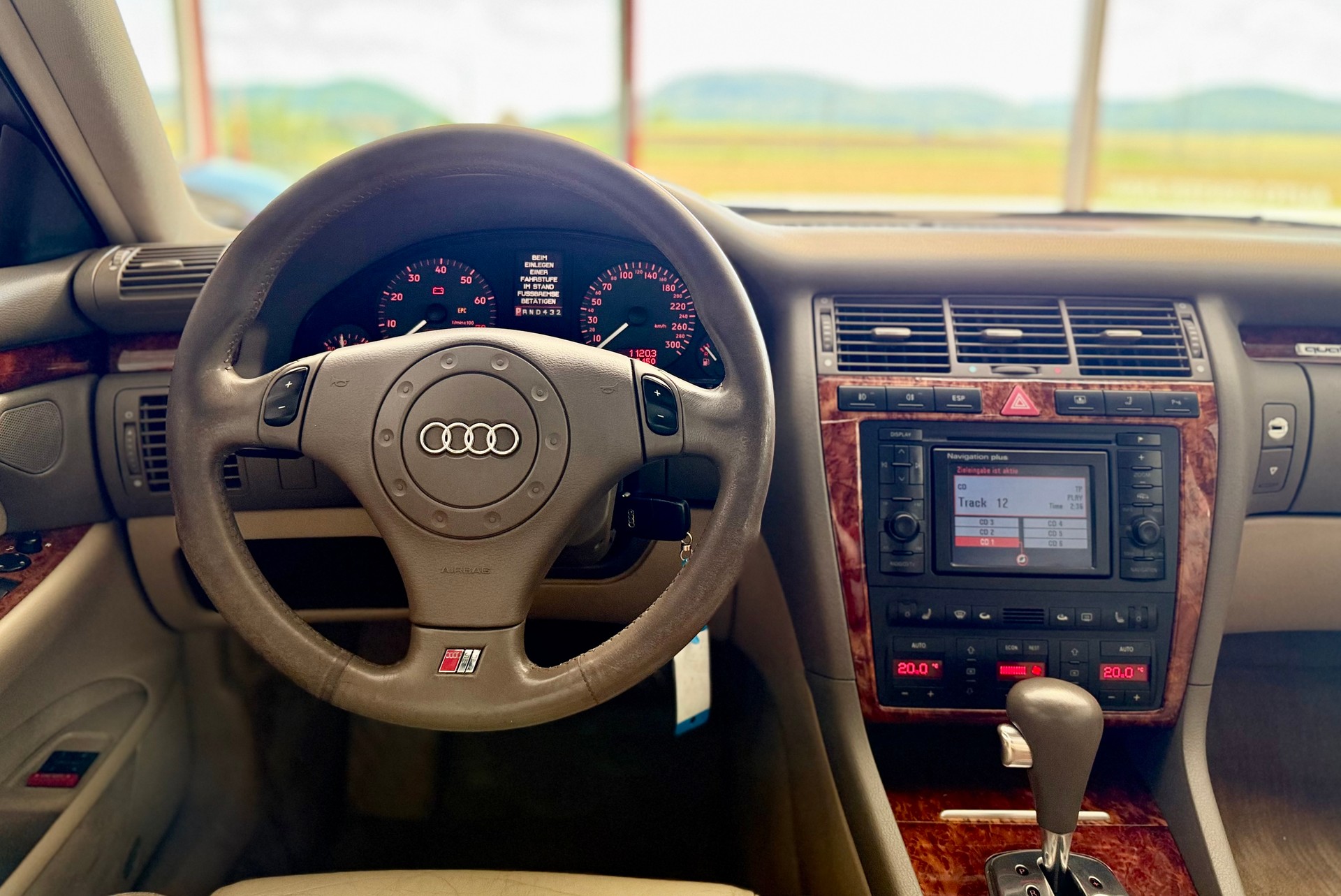 AUDI S8 4.2 quattro-image-23