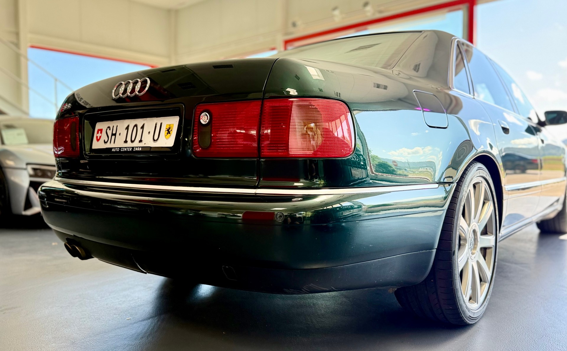 AUDI S8 4.2 quattro-image-14