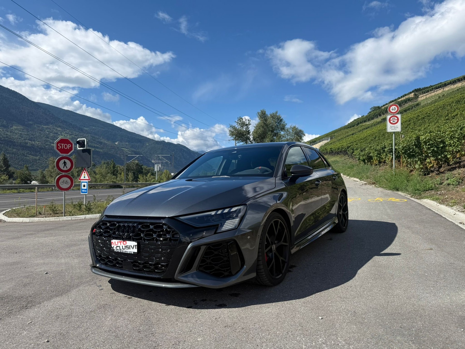 AUDI RS3 Sportback 2.5 TSI quattro S-tronic-image-2