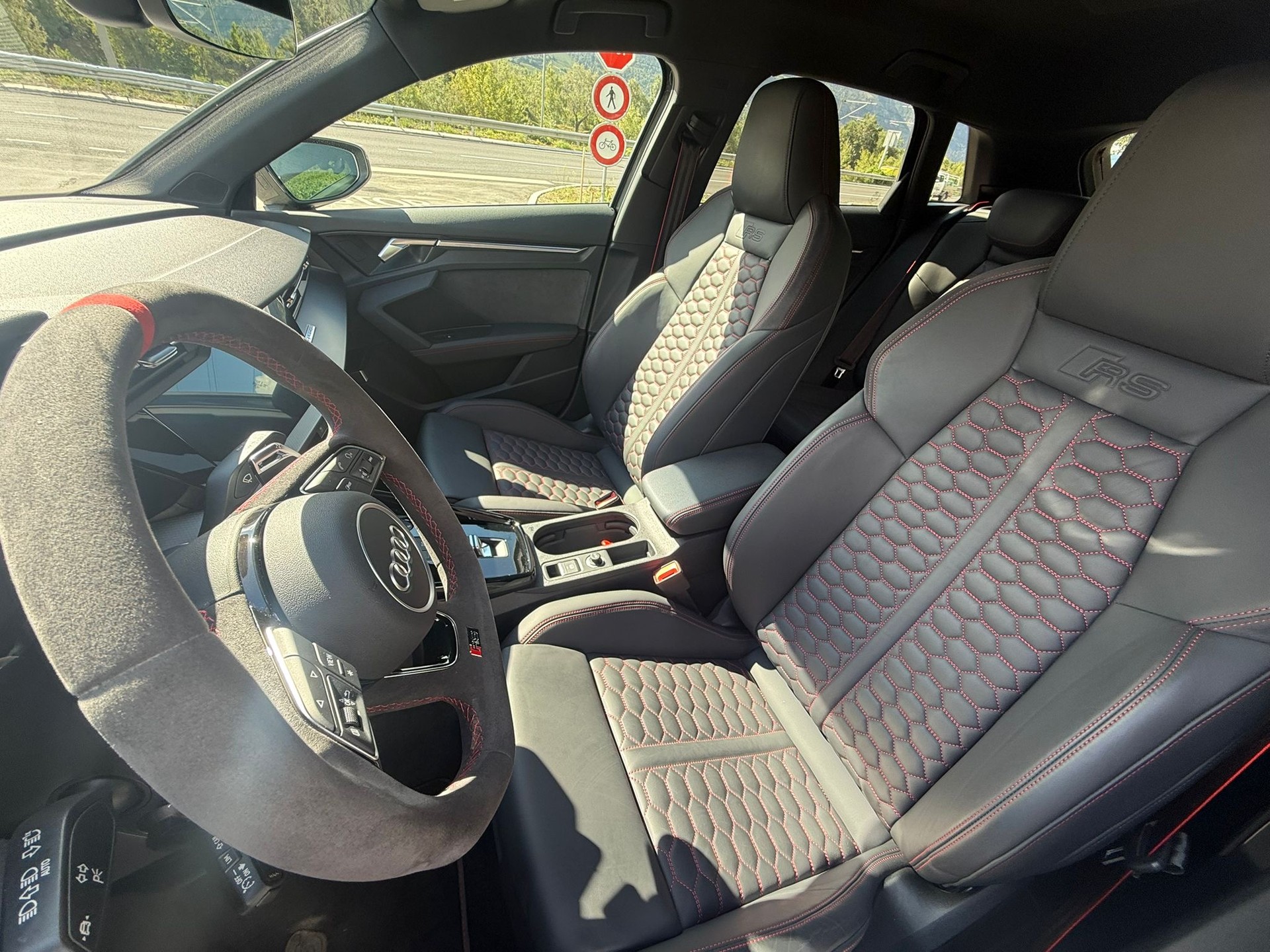 AUDI RS3 Sportback 2.5 TSI quattro S-tronic-image-9