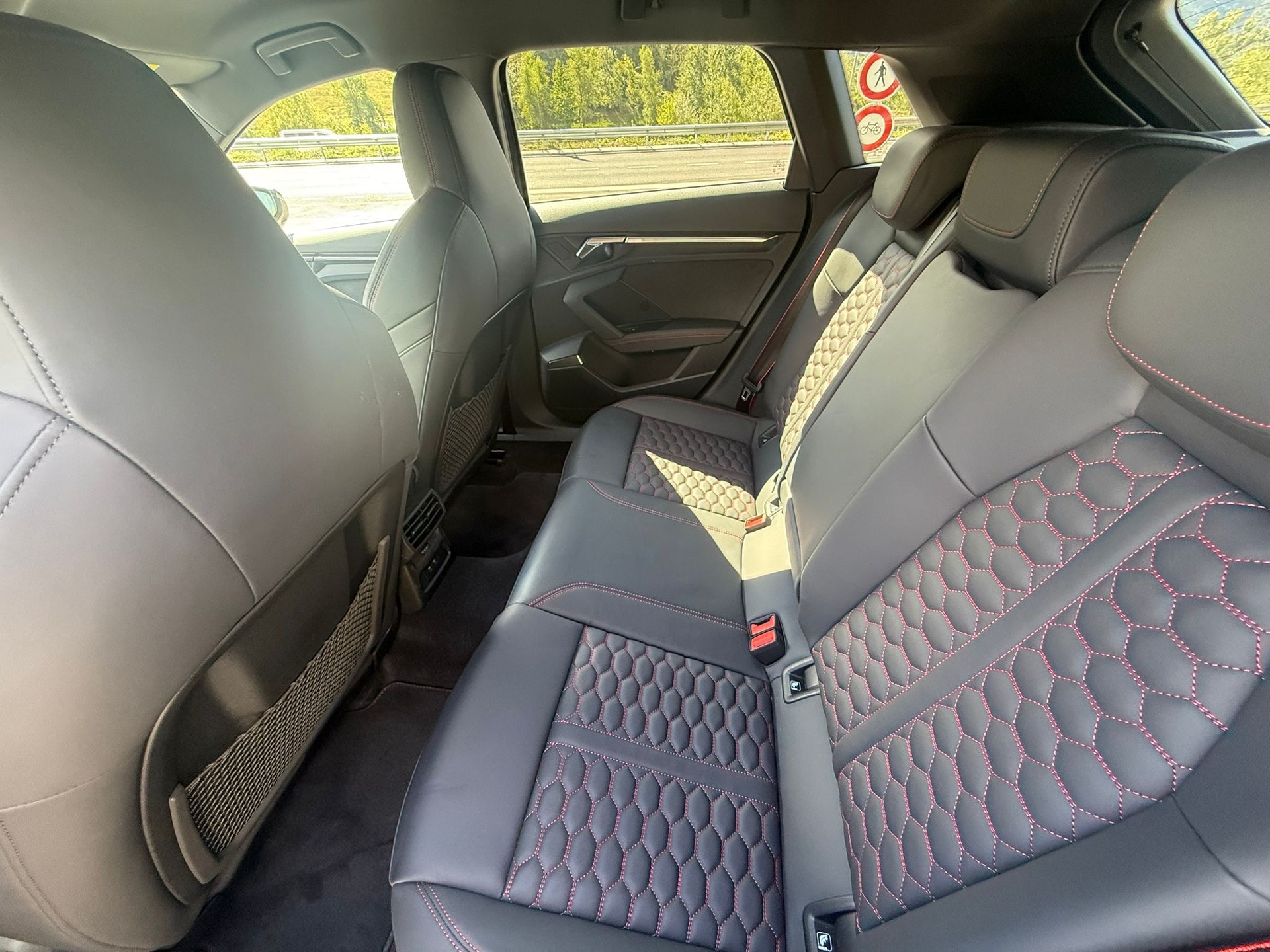 AUDI RS3 Sportback 2.5 TSI quattro S-tronic-image-10