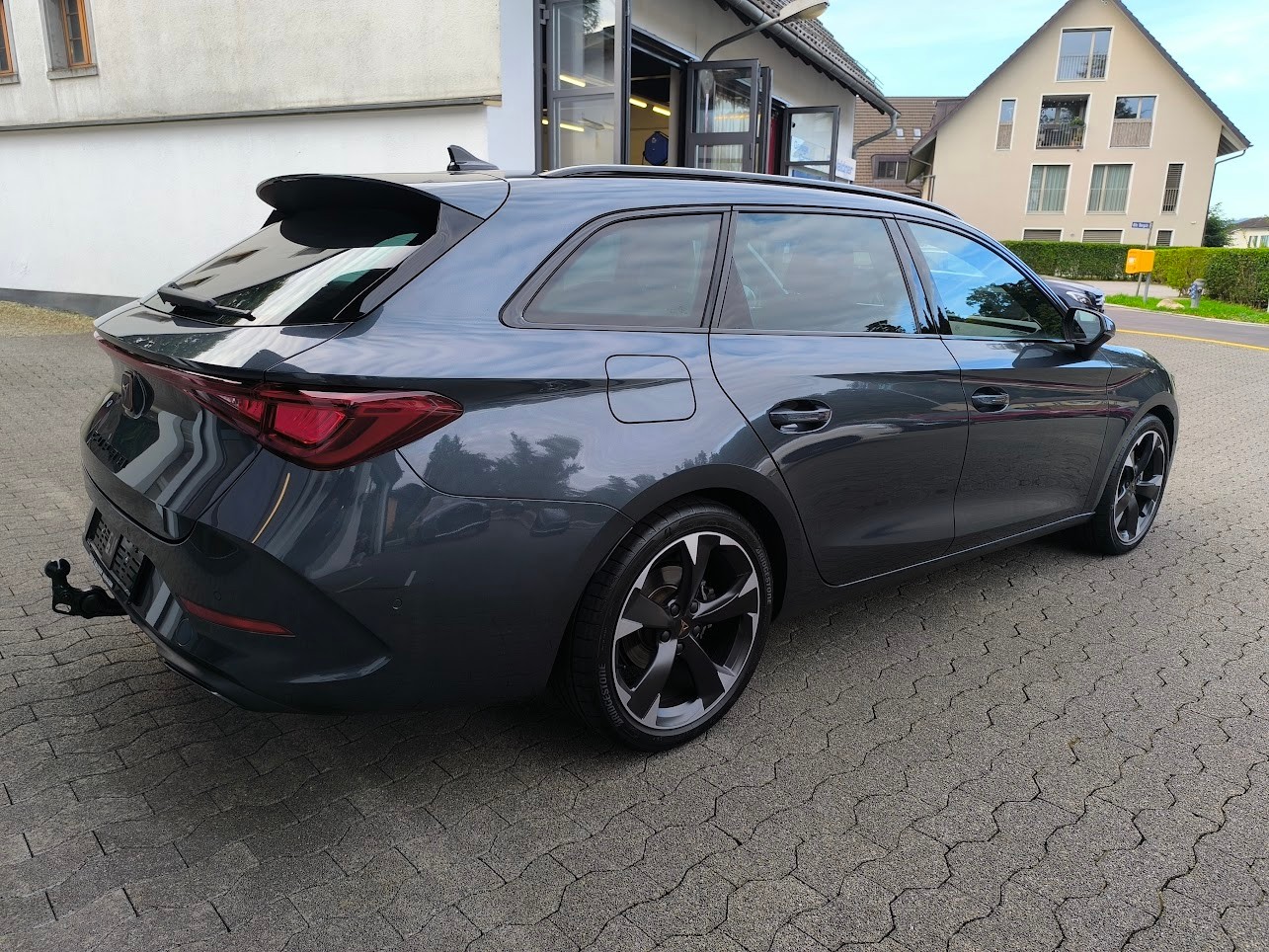 CUPRA LEON ST 2.0 TSI DSG-image-2