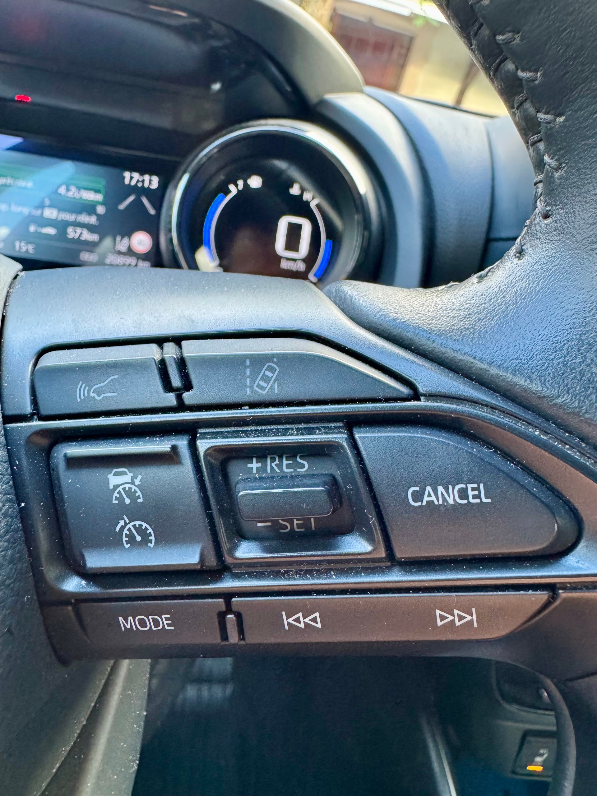 MAZDA 2 Hybrid Select-image-5