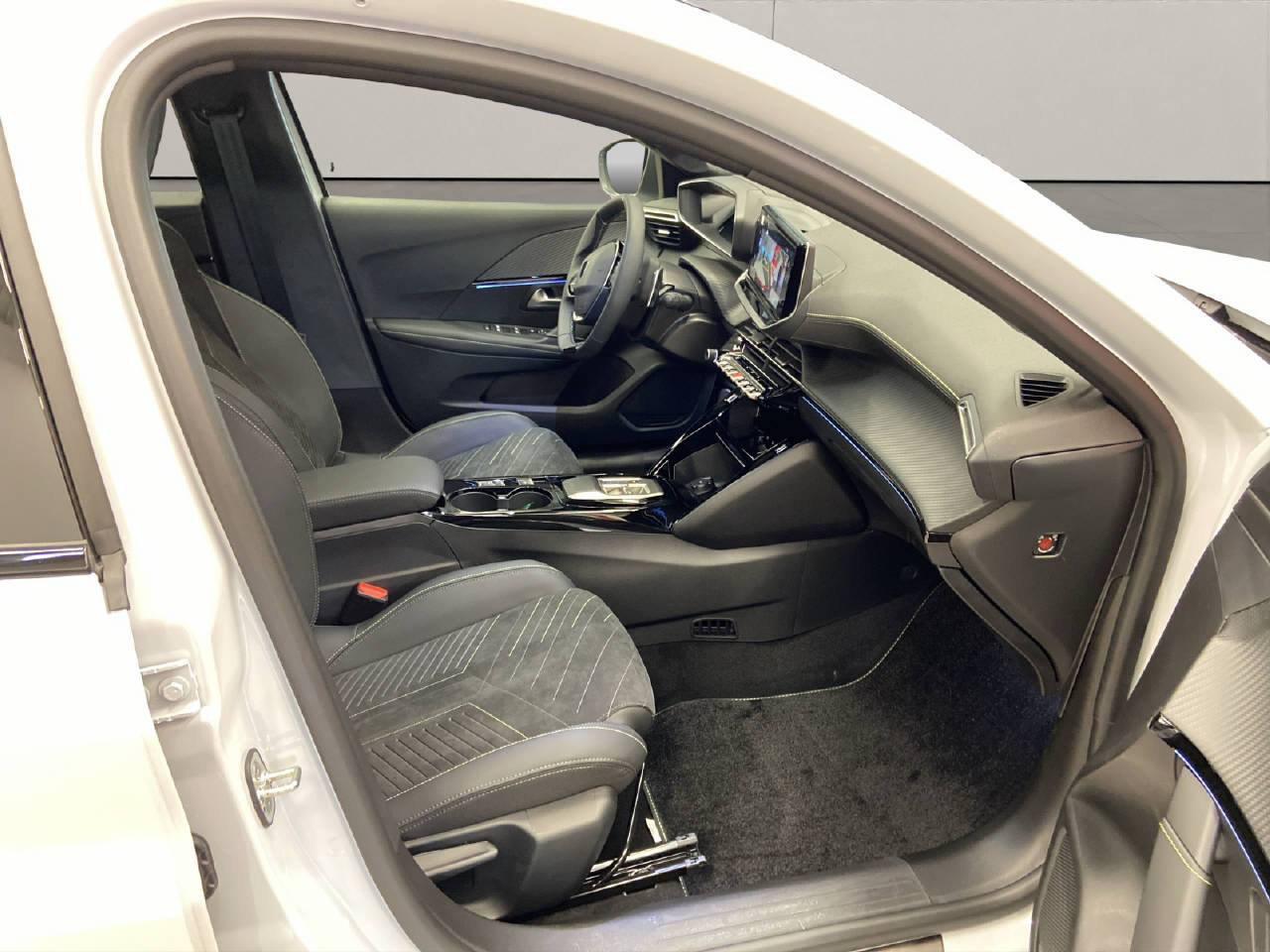 PEUGEOT 208 1.2 Hybrid GT-image-10