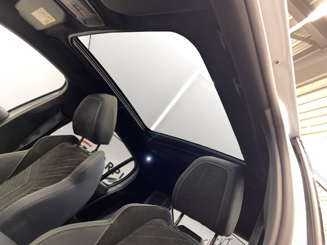PEUGEOT 208 1.2 Hybrid GT-image-12
