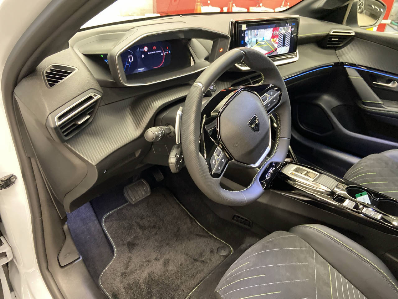 PEUGEOT 208 1.2 Hybrid GT-image-13