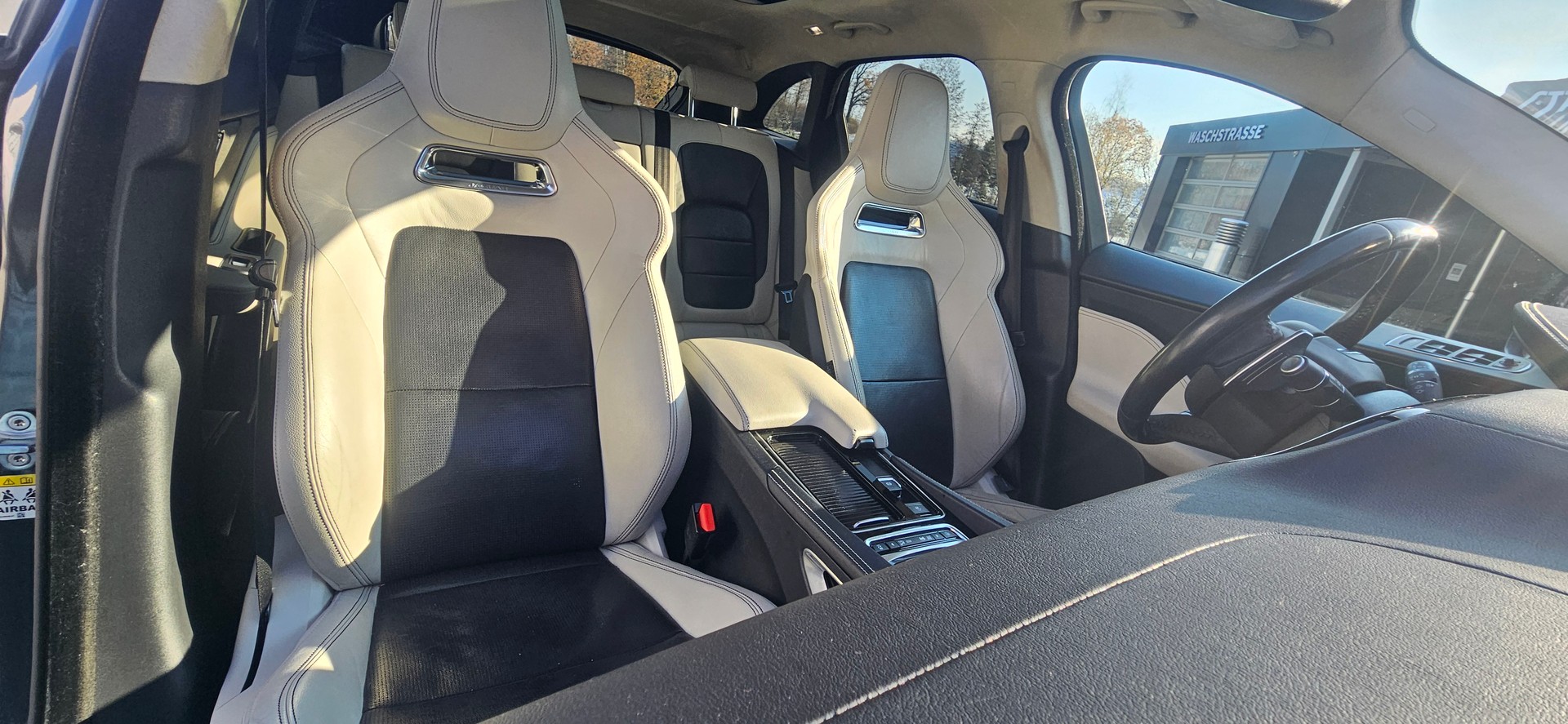 JAGUAR F-Pace 30t 2.0 R-Sport AWD Automatik-image-3