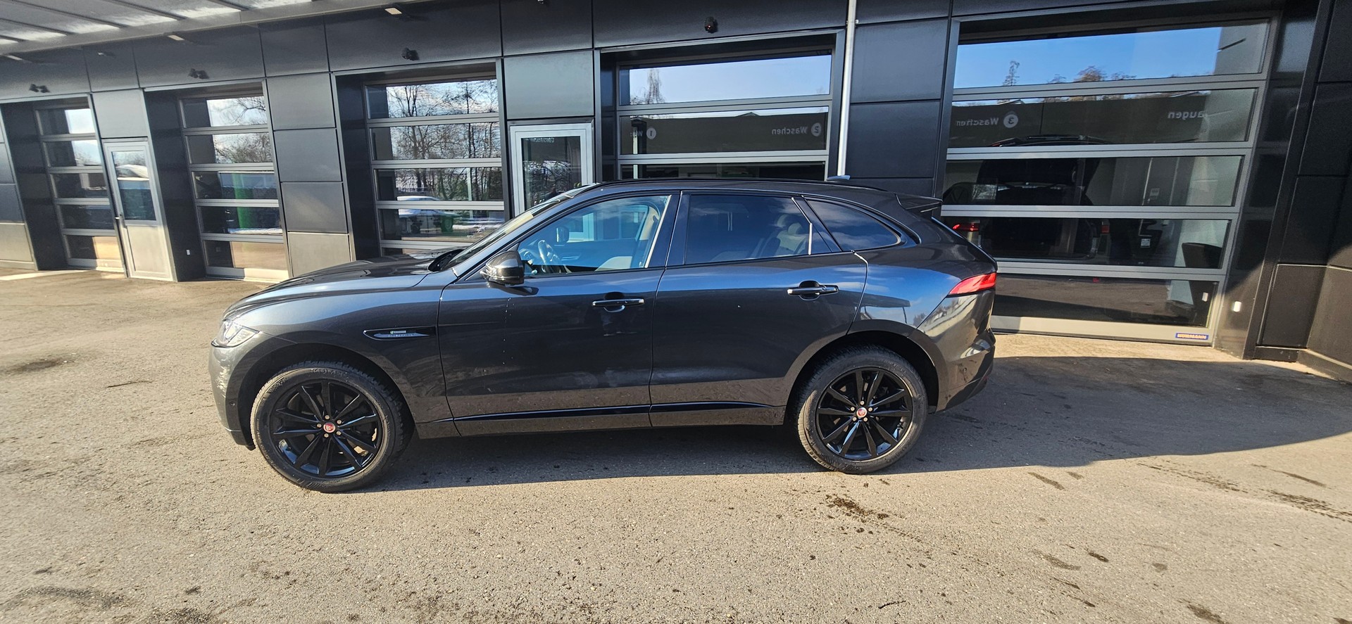 JAGUAR F-Pace 30t 2.0 R-Sport AWD Automatik-image-1