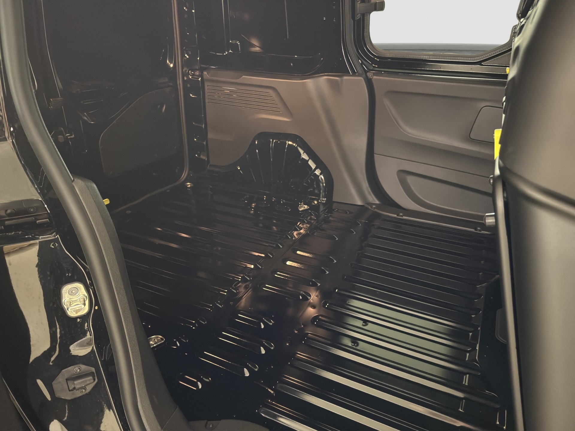 OPEL Combo-e Cargo 2.4 t Electric-image-13