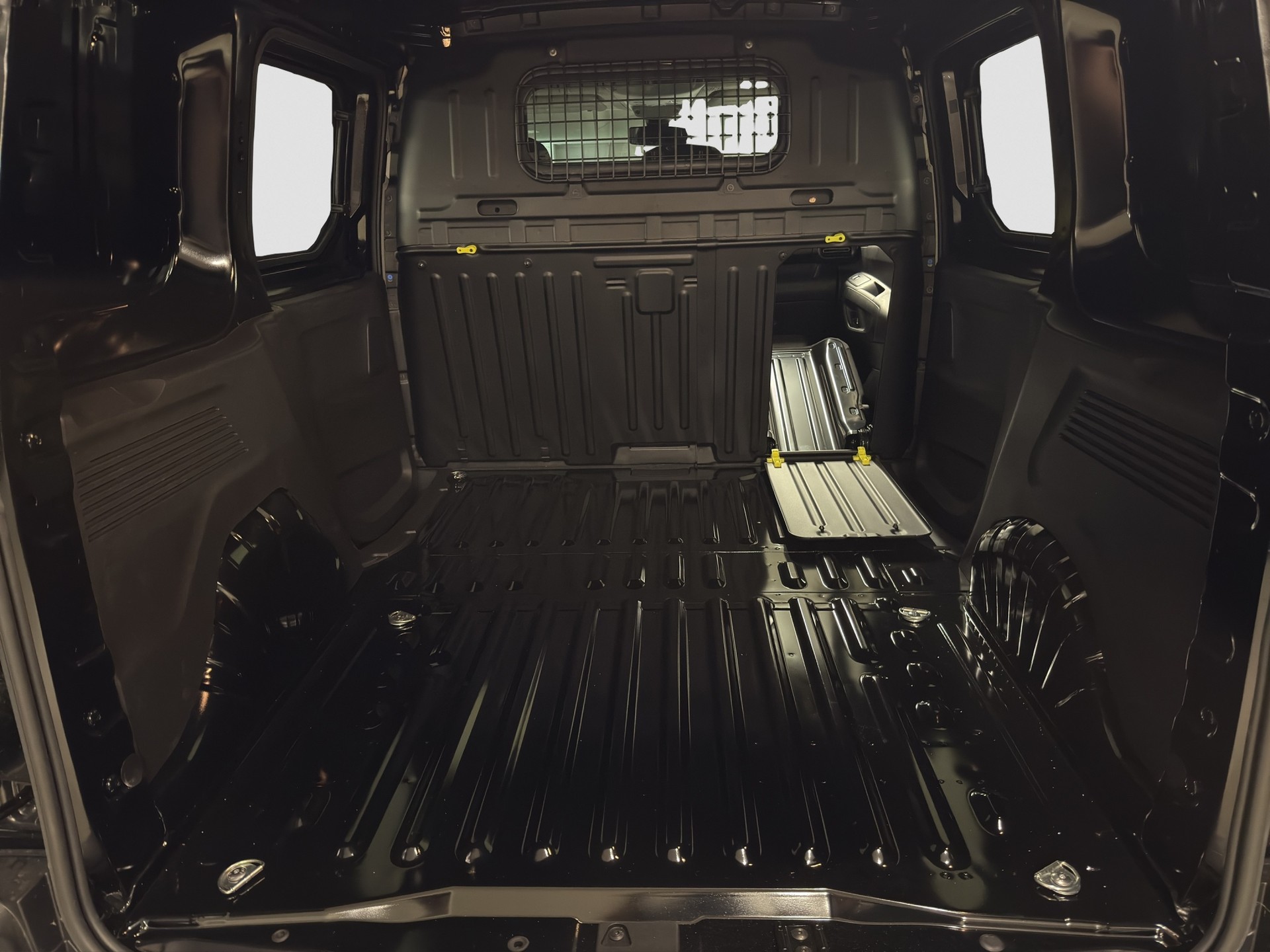 OPEL Combo-e Cargo 2.4 t Electric-image-14