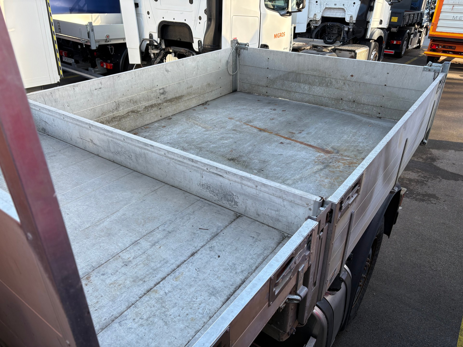 UNIMOG U20 4x4 Kipper-image-5