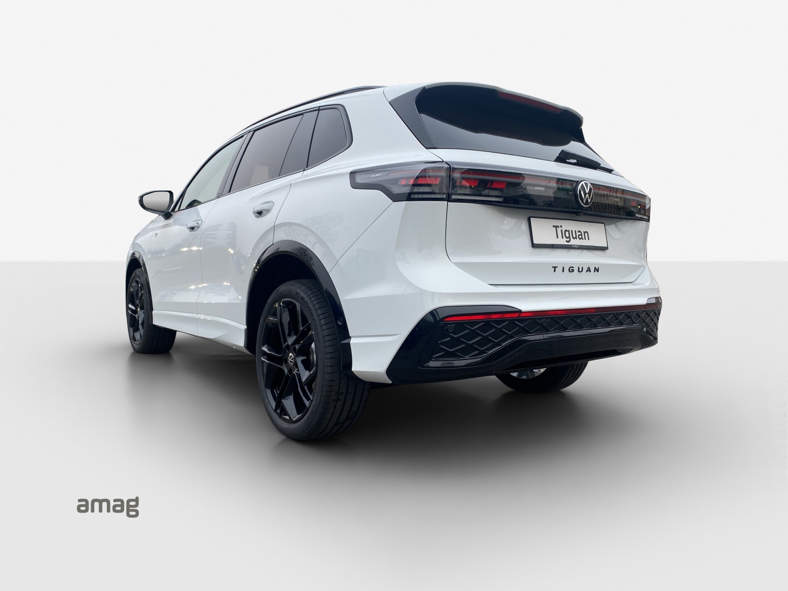 VW Tiguan 2.0 TSI DSG R-Line 4Motion-image-2
