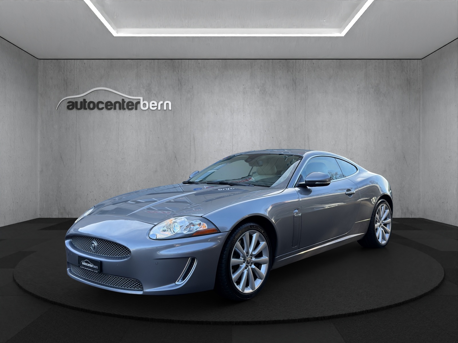 JAGUAR XK 5.0 V8 Automatic-image-2