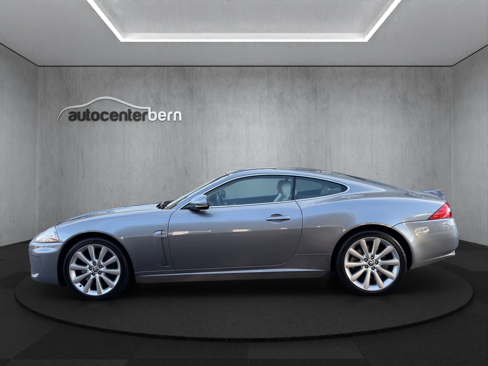 JAGUAR XK 5.0 V8 Automatic-image-3